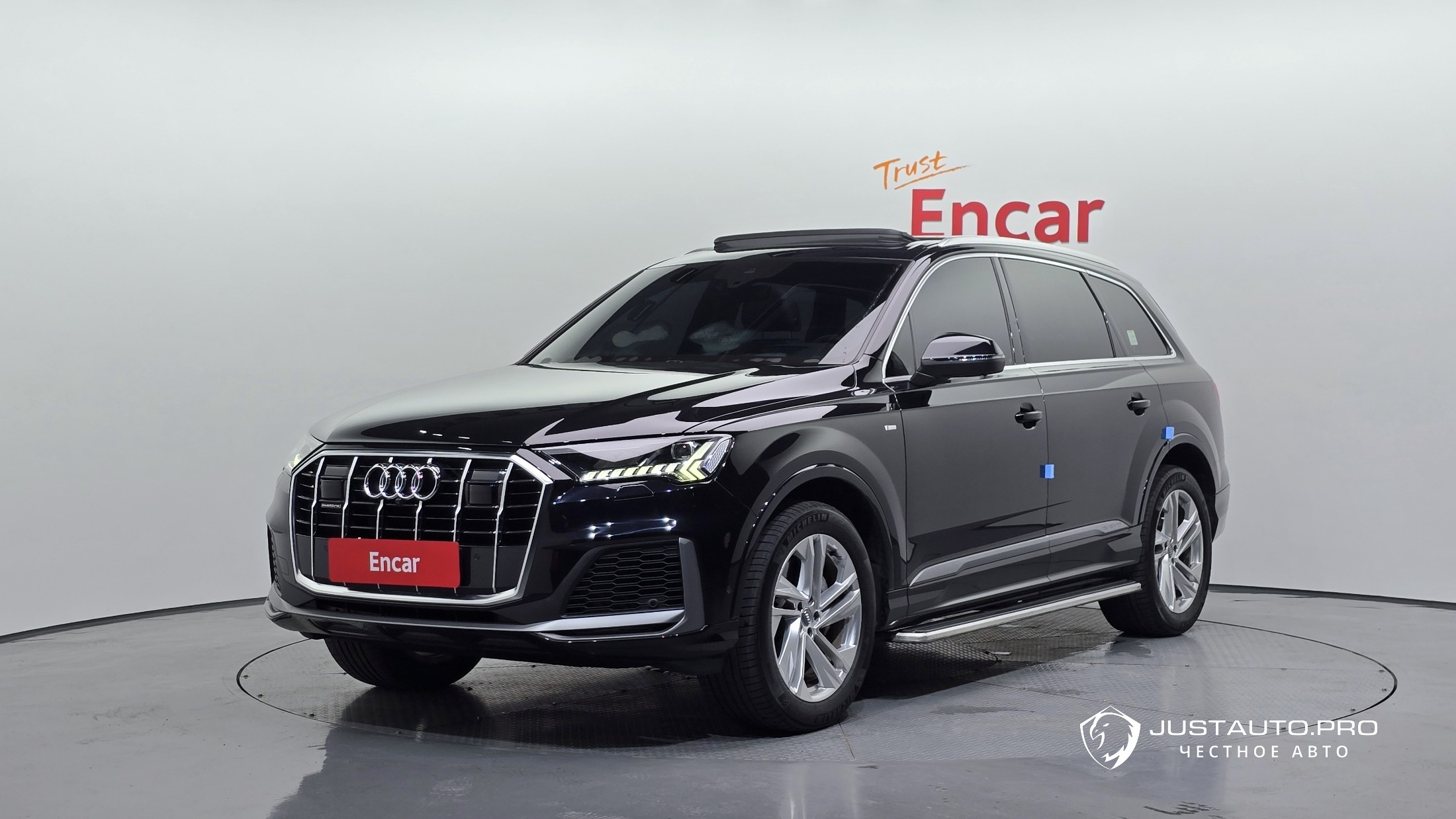 Автомобиль Audi Q7
