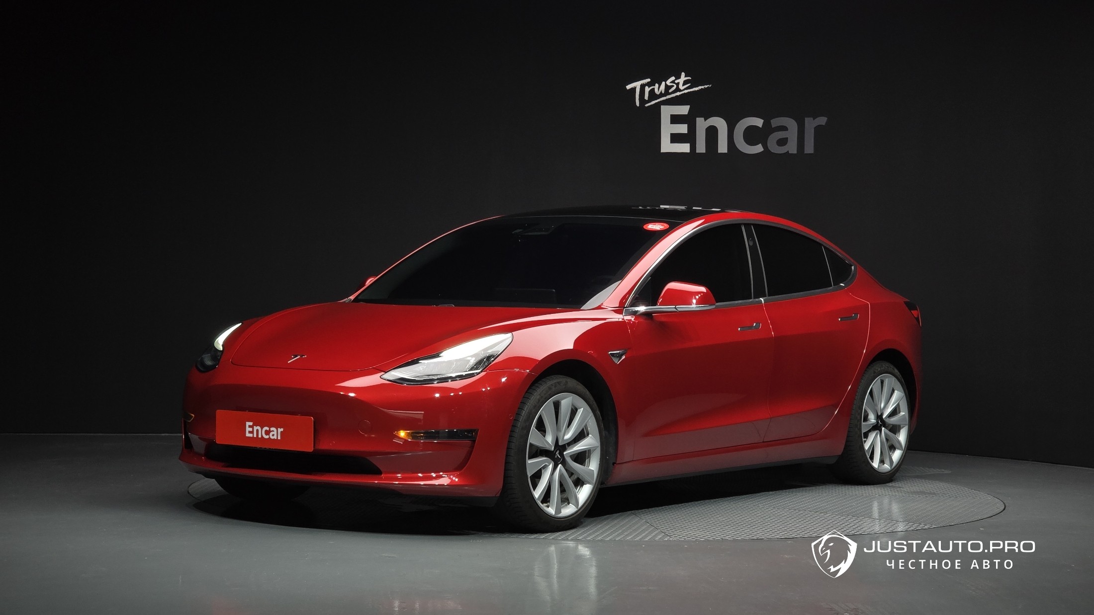Автомобиль Tesla Model 3