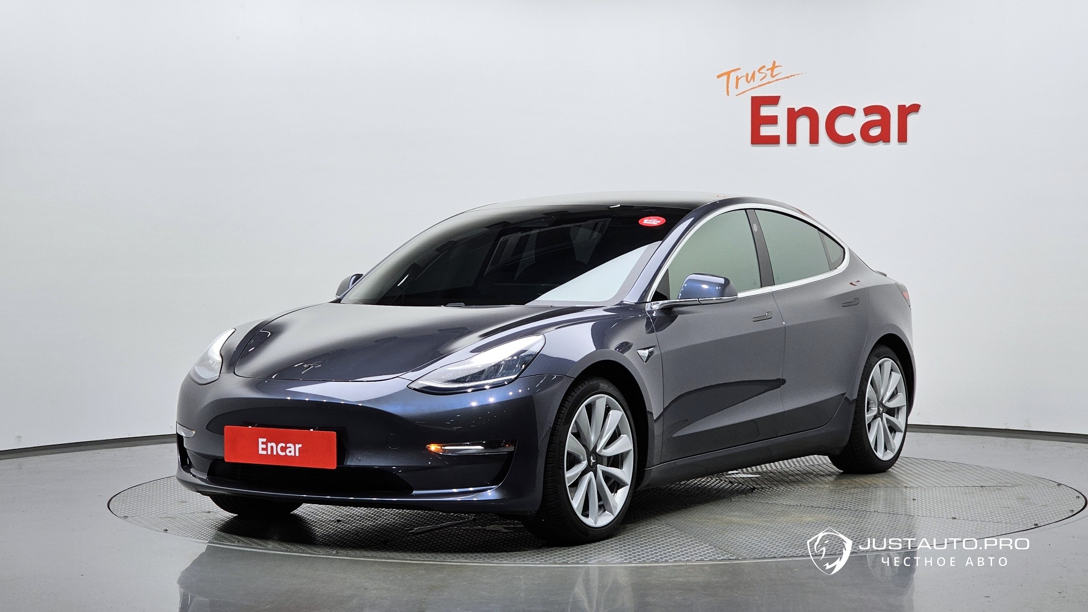 Автомобиль Tesla Model 3