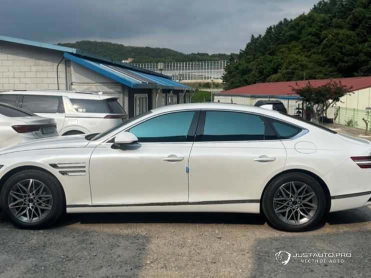 Автомобиль Genesis G80