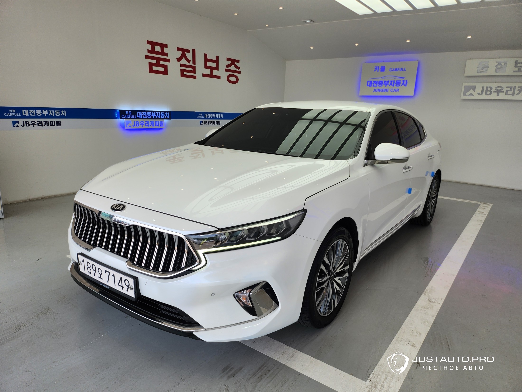 Автомобиль Kia K7