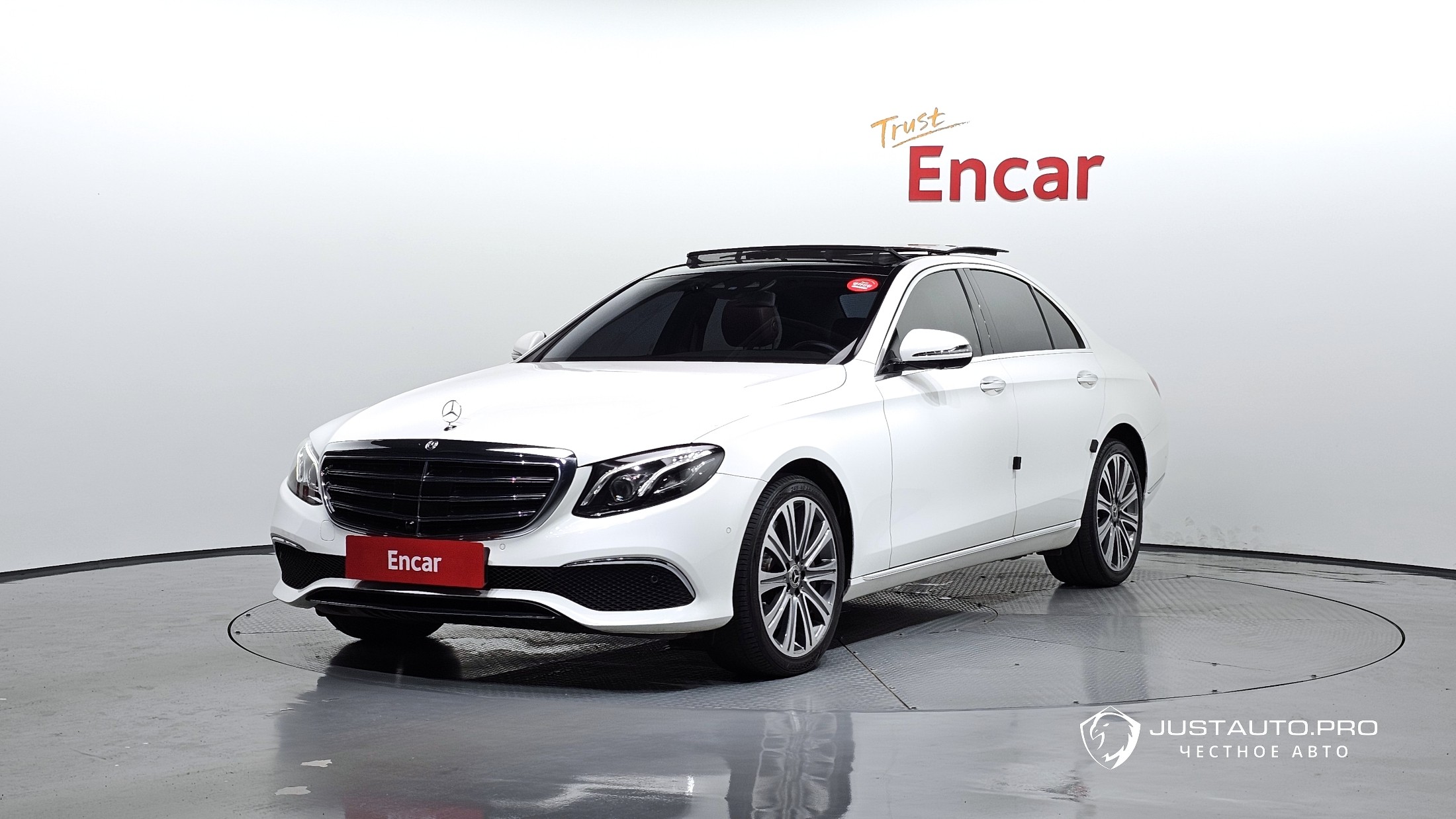 Автомобиль Mercedes-Benz E-Class