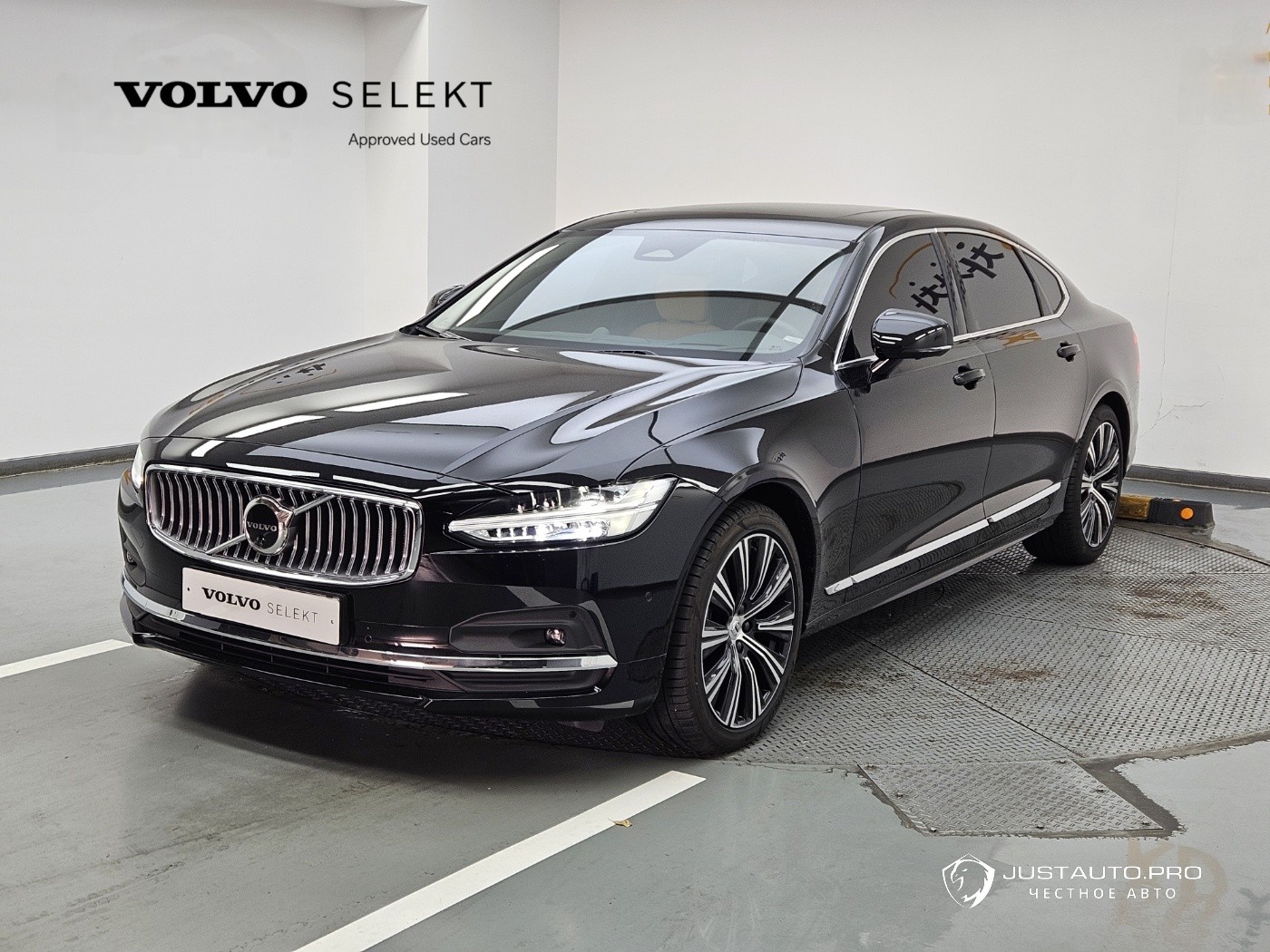 Автомобиль Volvo S90
