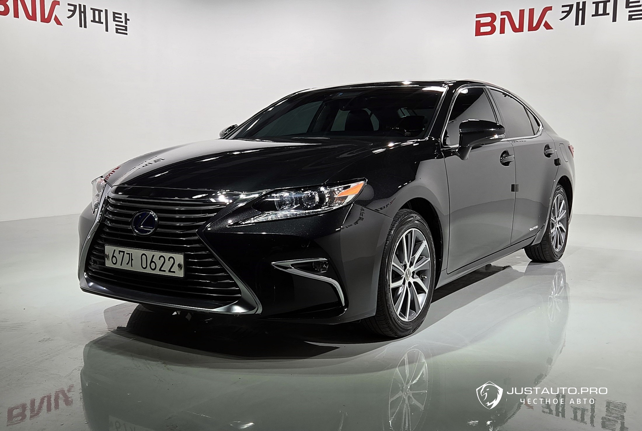 Автомобиль Lexus ES