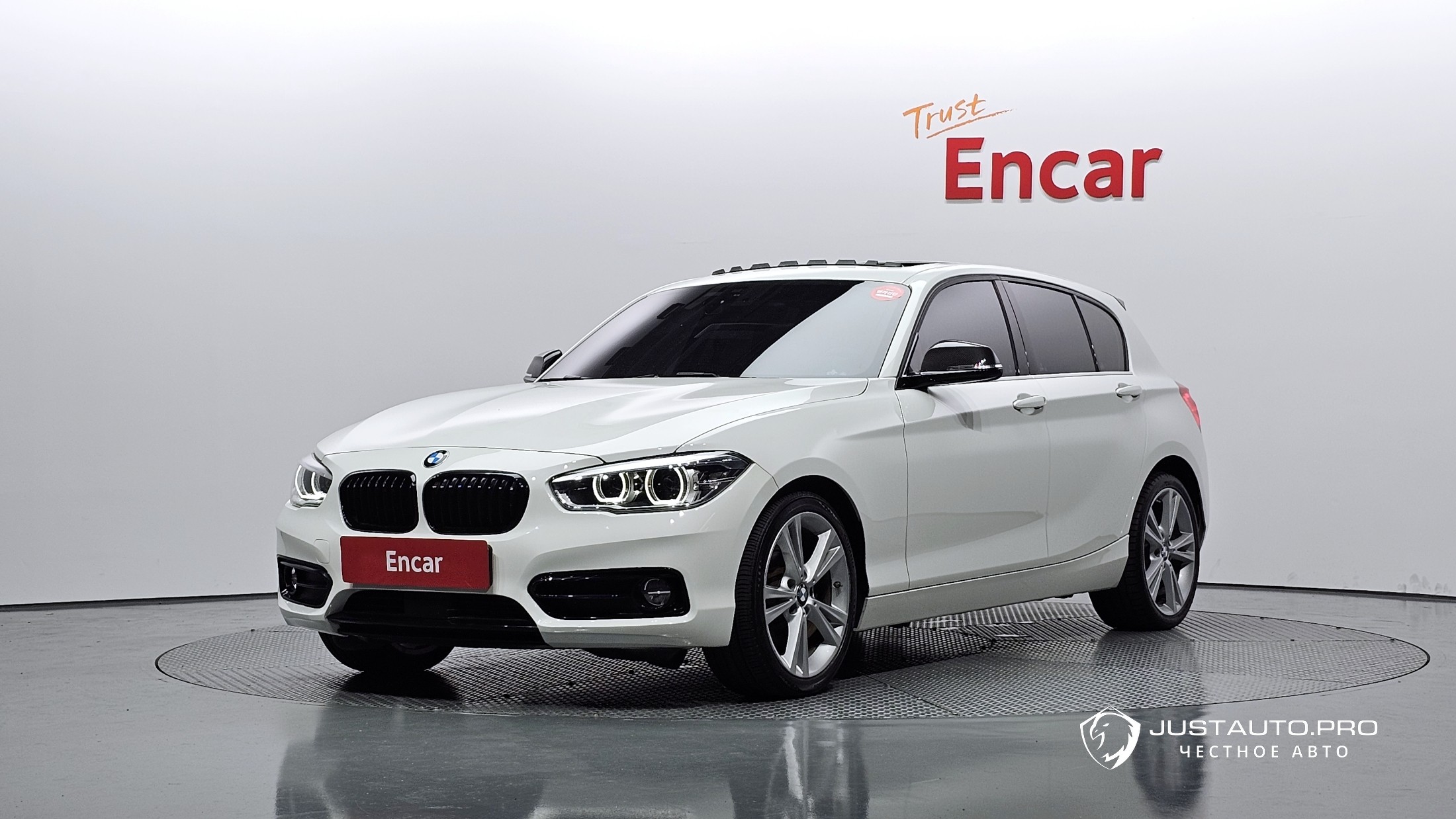 Автомобиль BMW 1-Series