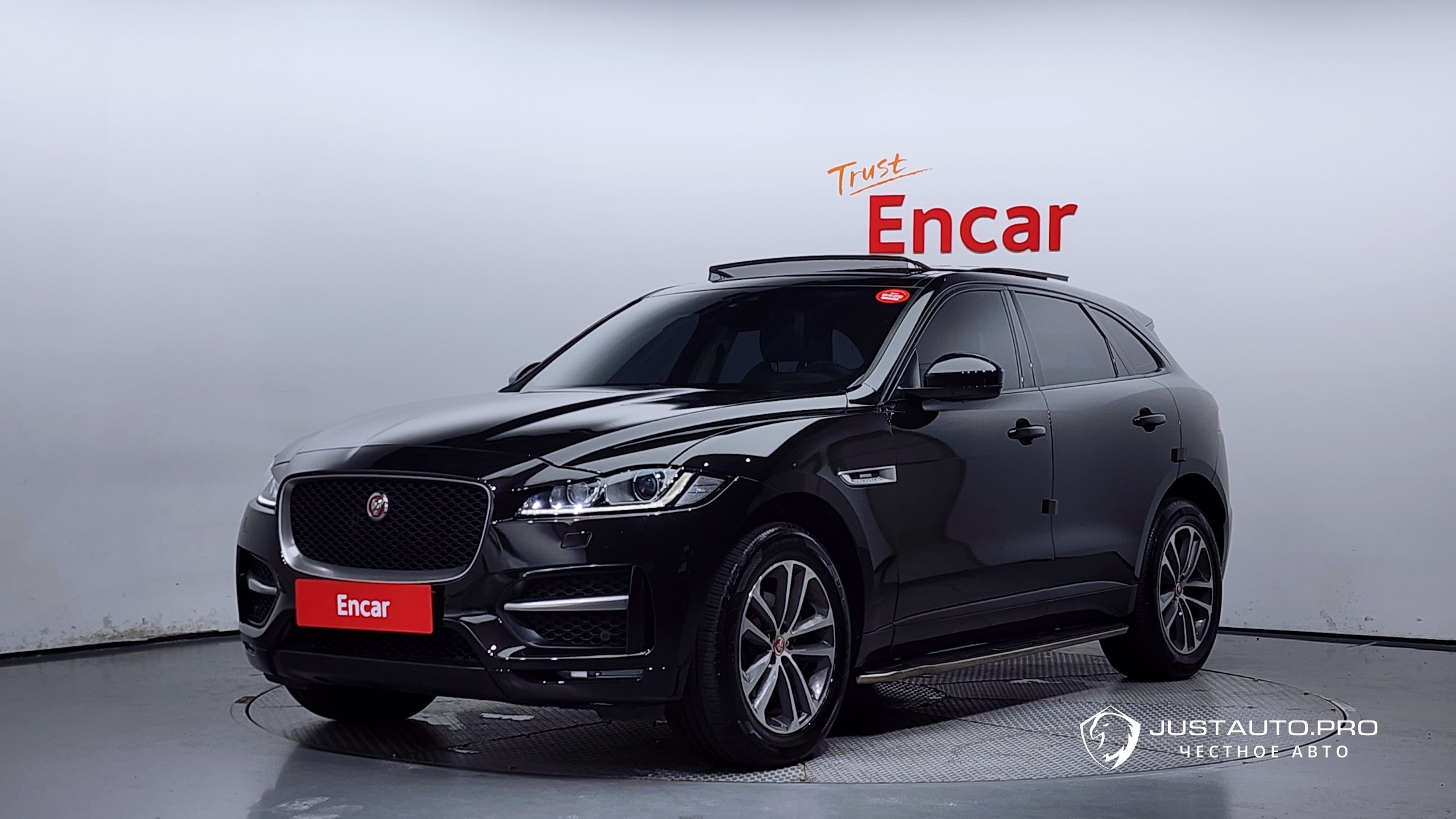 Автомобиль Jaguar F-PACE
