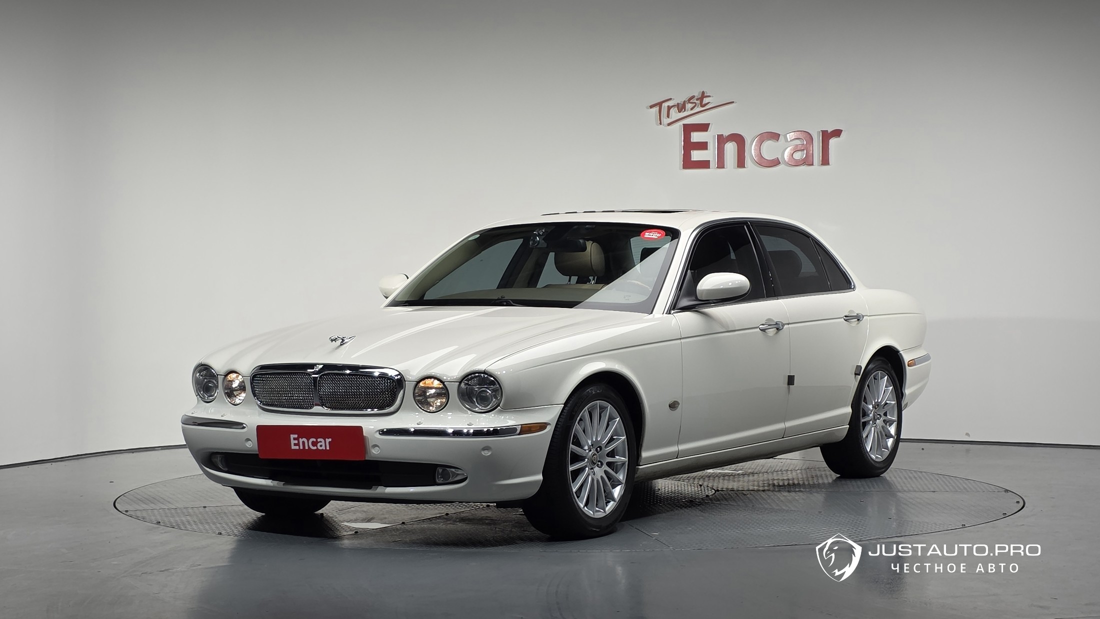 Автомобиль Jaguar XJ