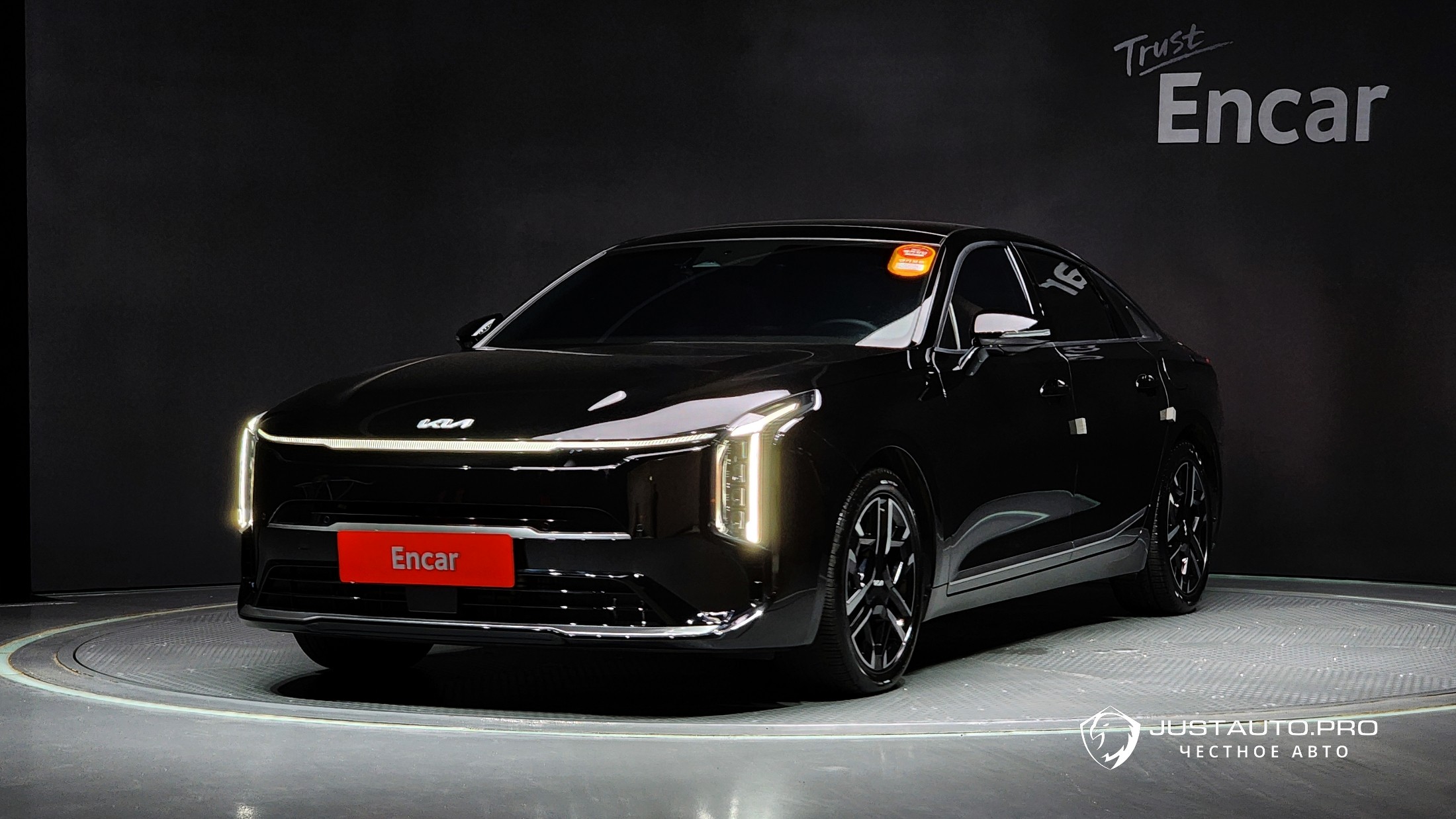 Автомобиль Kia K8