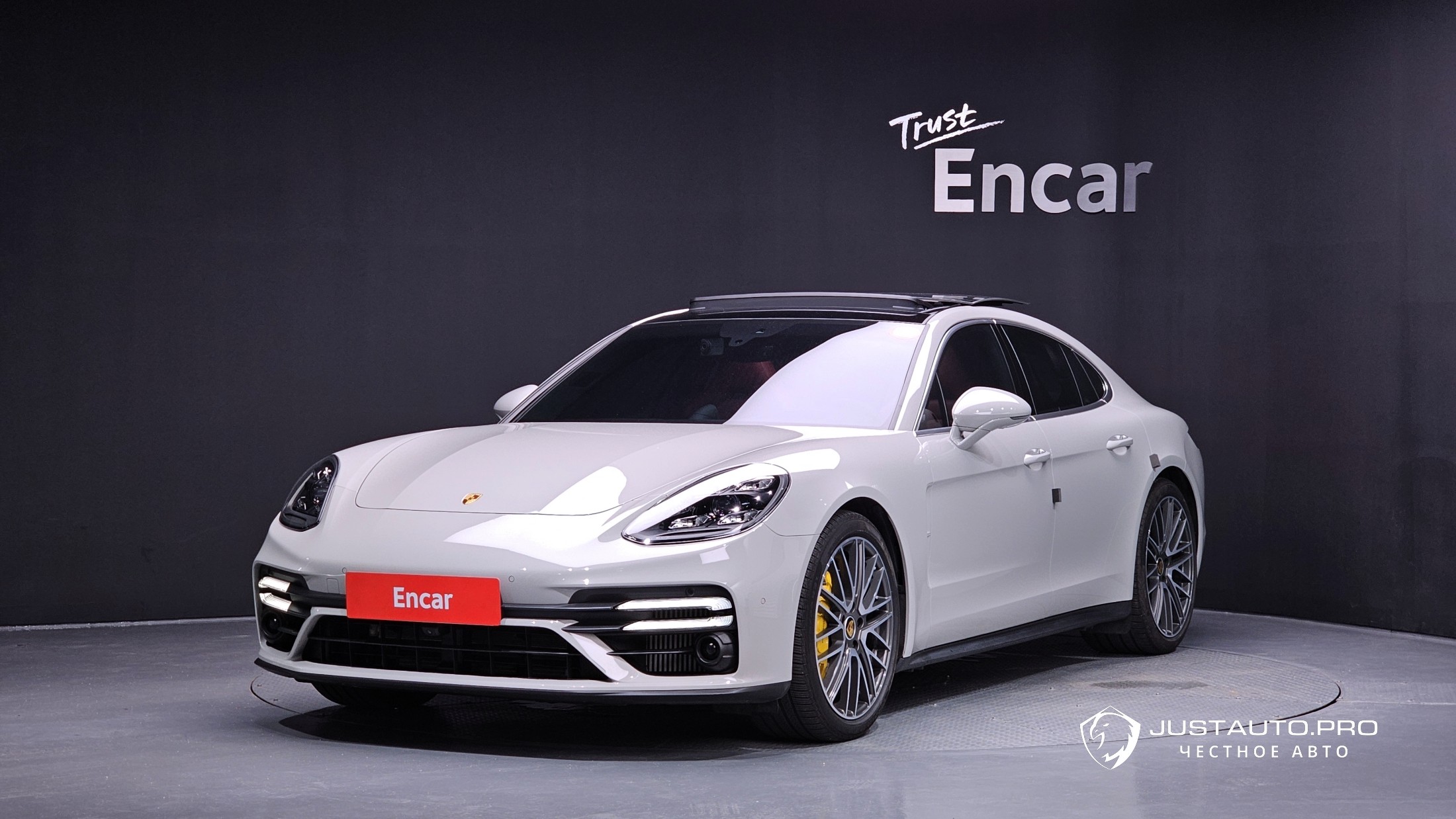 Автомобиль Porsche Panamera
