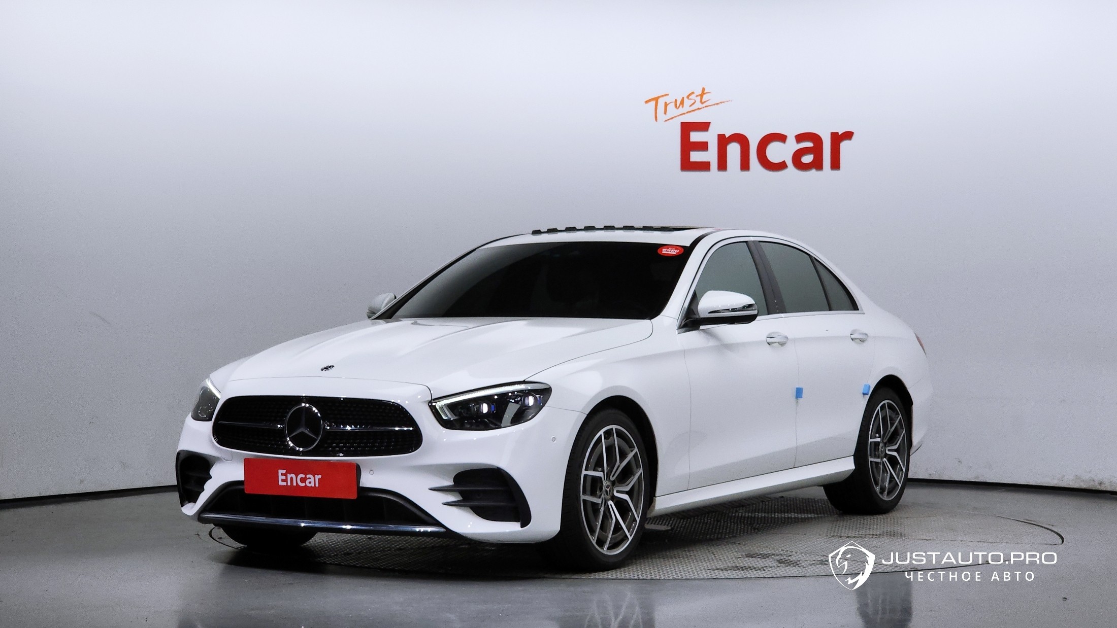 Автомобиль Mercedes-Benz E-Class