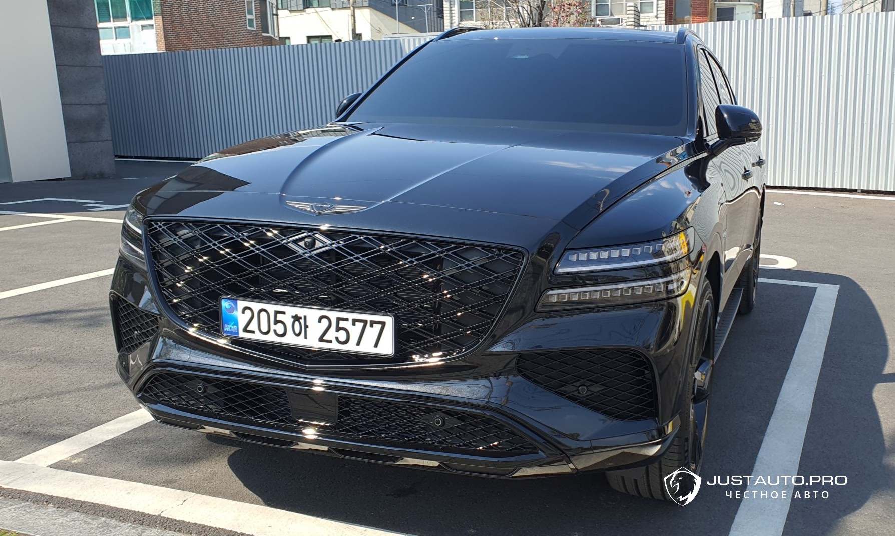 Автомобиль Genesis GV80