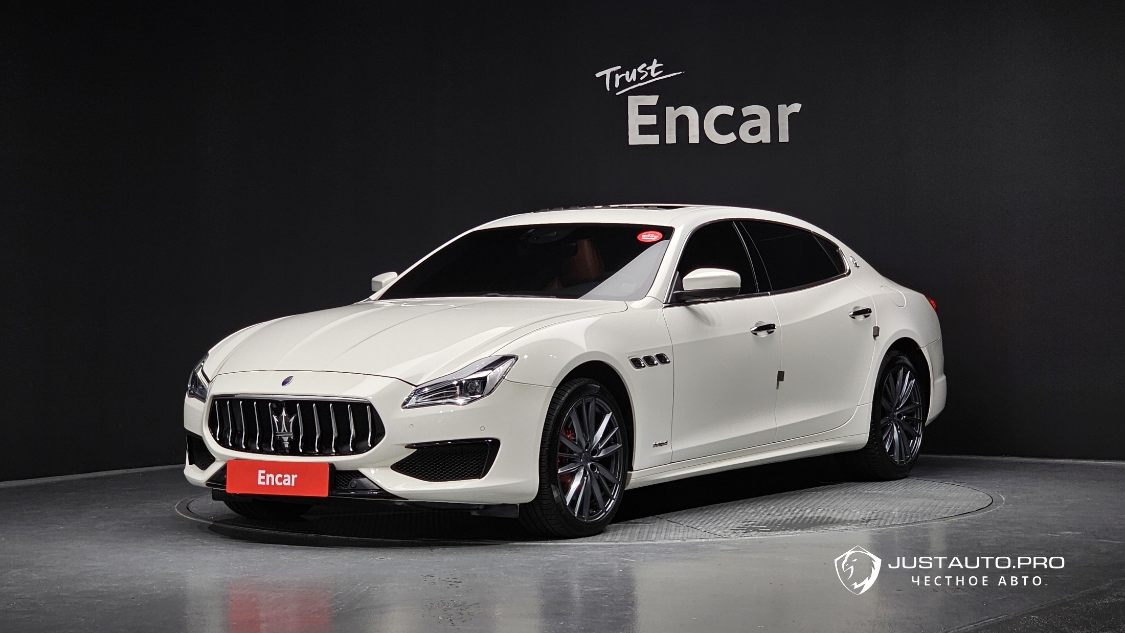 Автомобиль Maserati Quattroporte