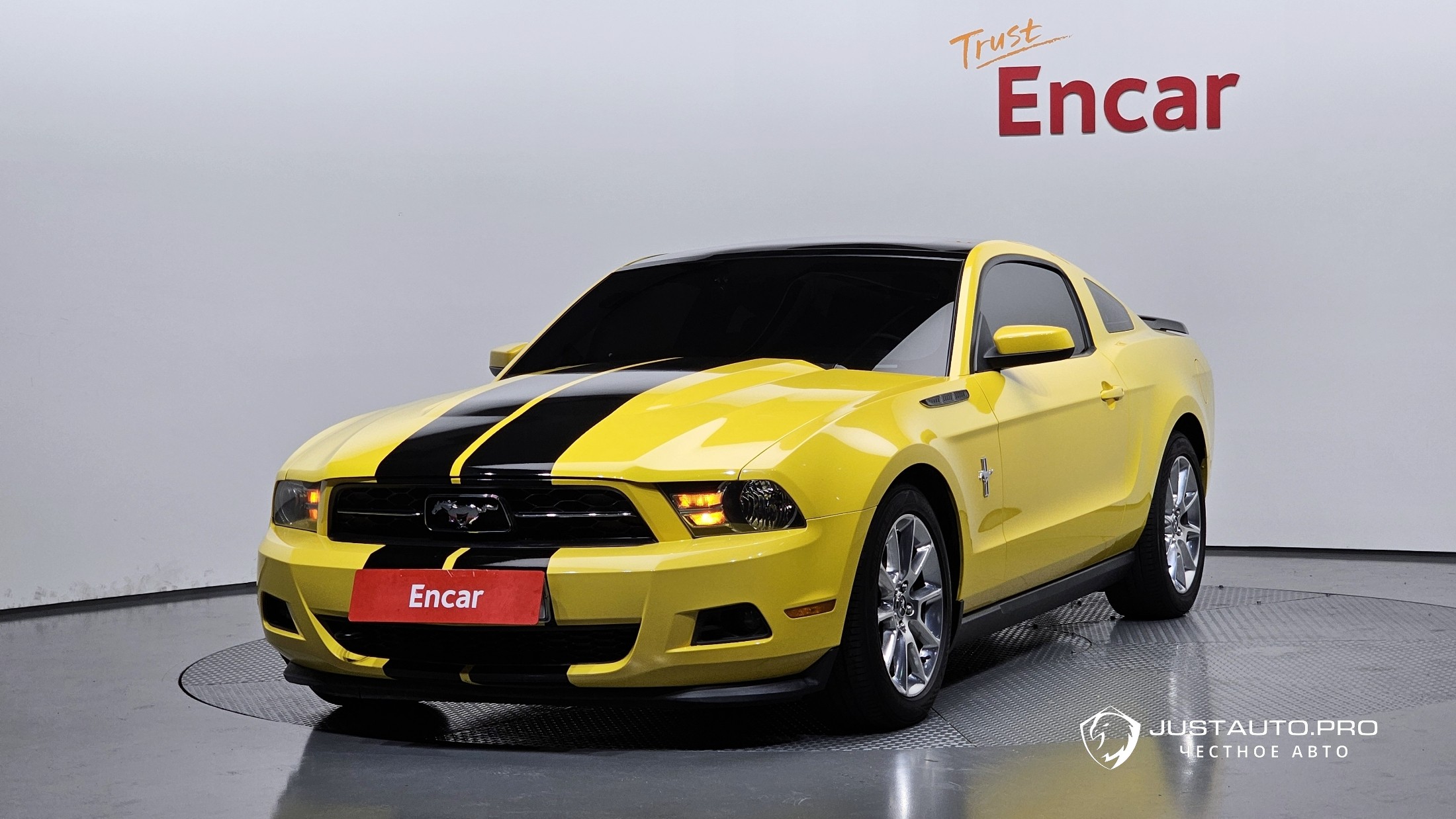 Автомобиль Ford Mustang