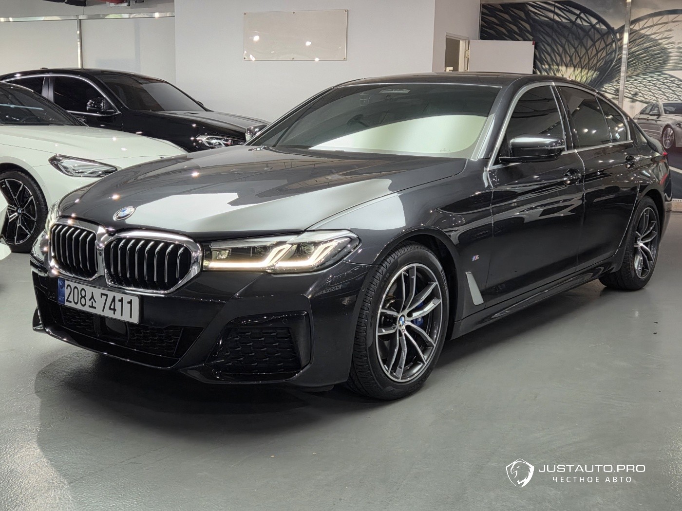 Автомобиль BMW 5-Series