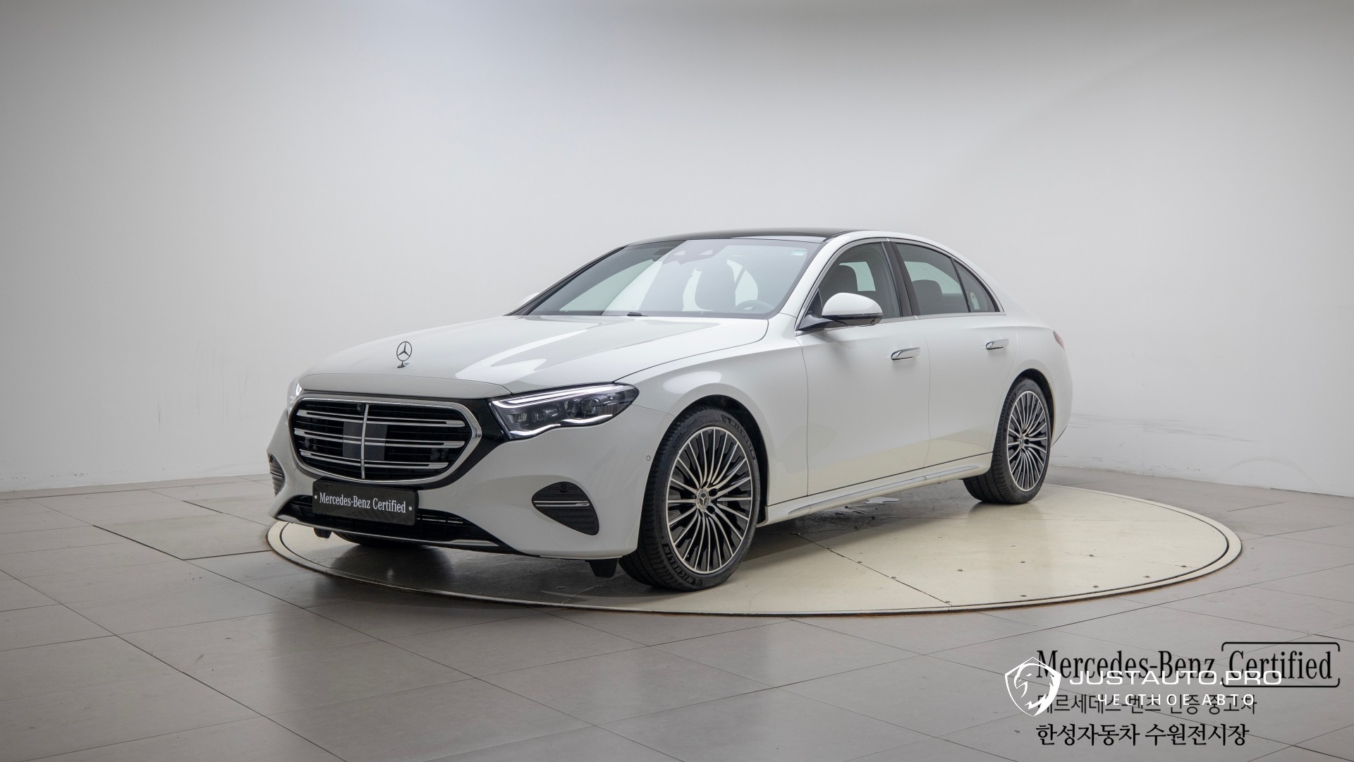 Автомобиль Mercedes-Benz E-Class