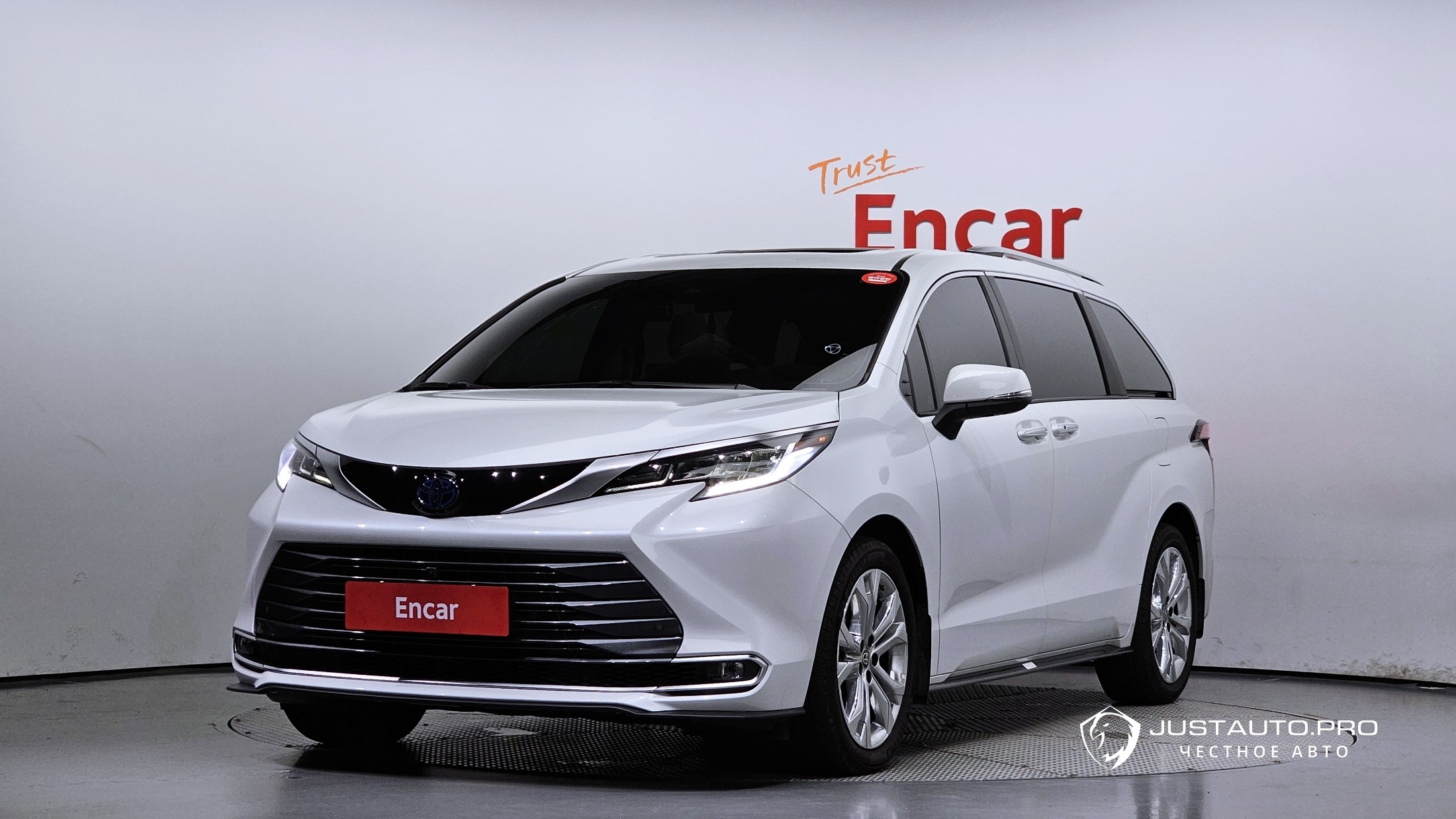 Автомобиль Toyota Sienna