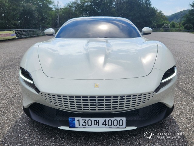 Автомобиль Ferrari Roma