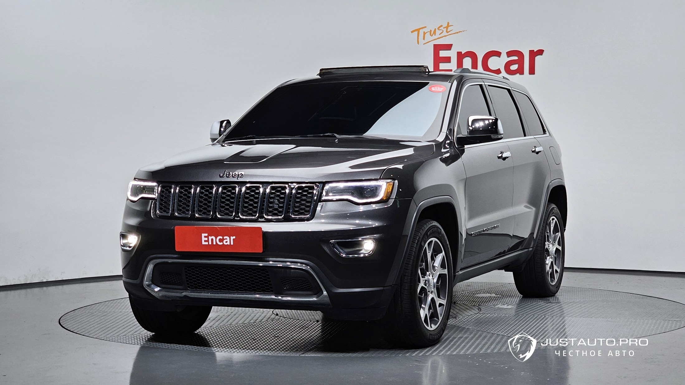Автомобиль Jeep Cherokee