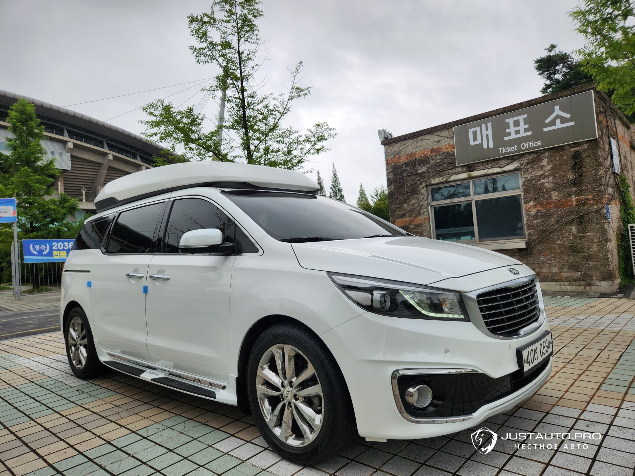 Автомобиль Kia Canival