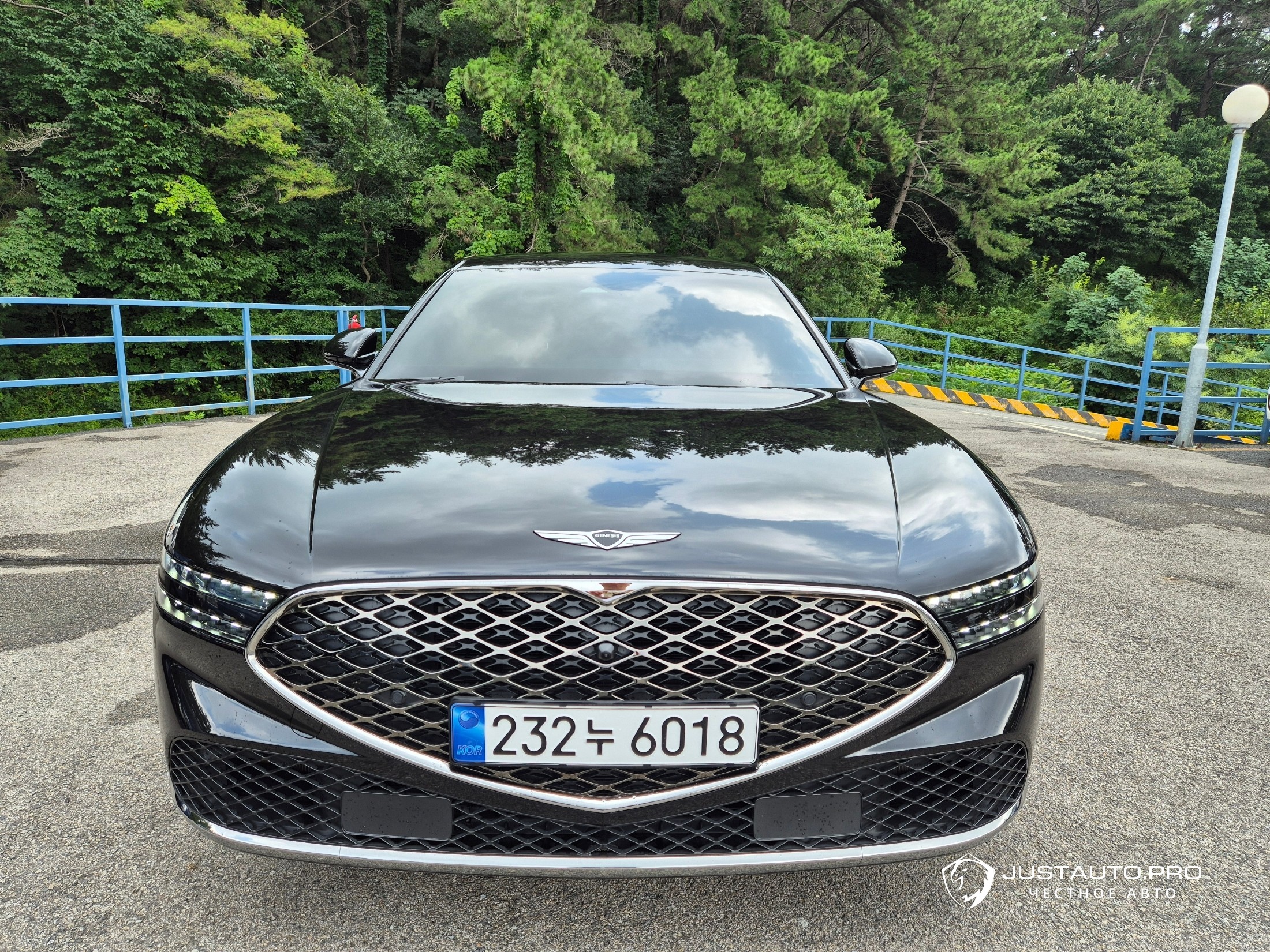 Автомобиль Genesis G90