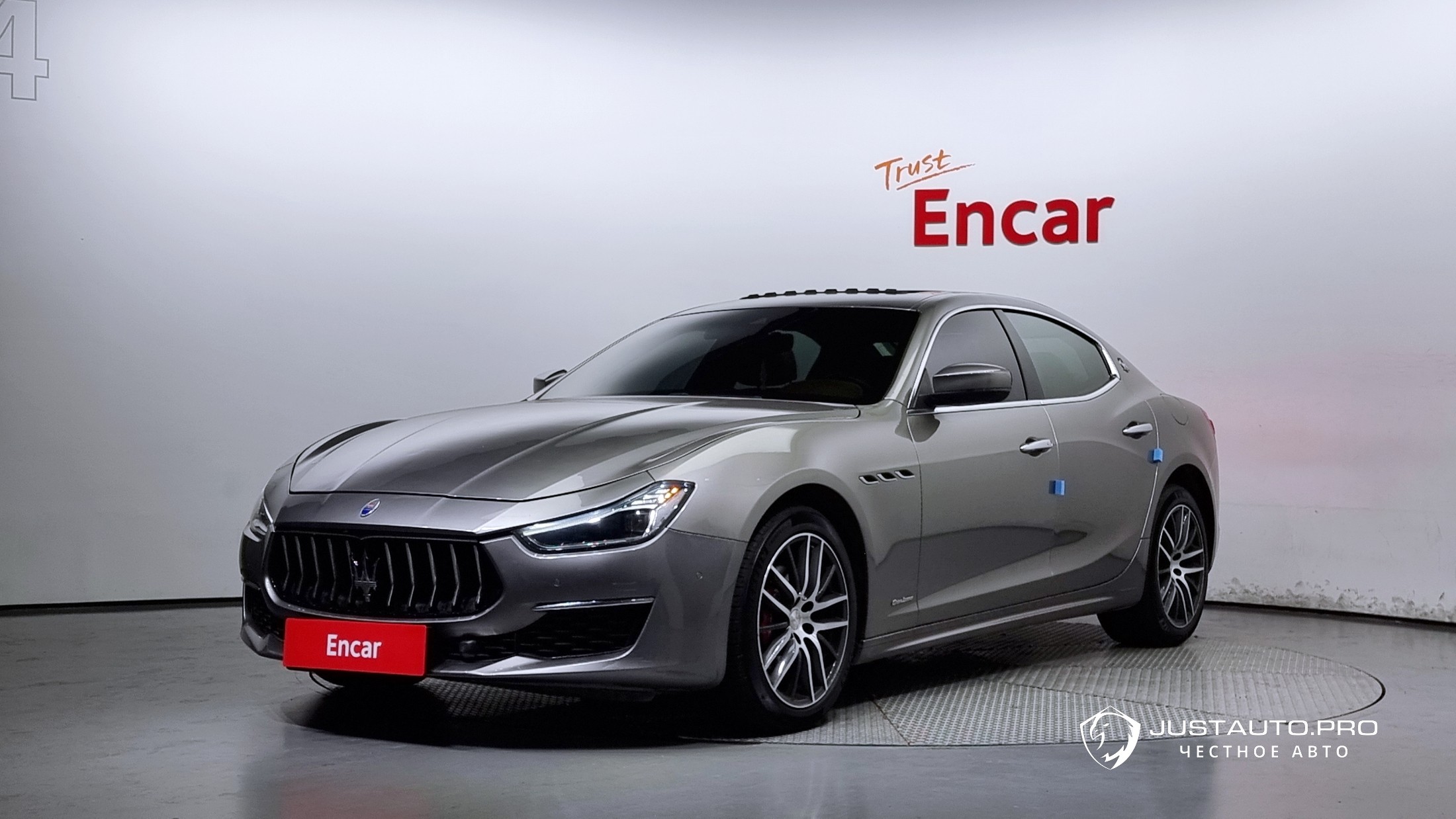 Автомобиль Maserati Ghibli