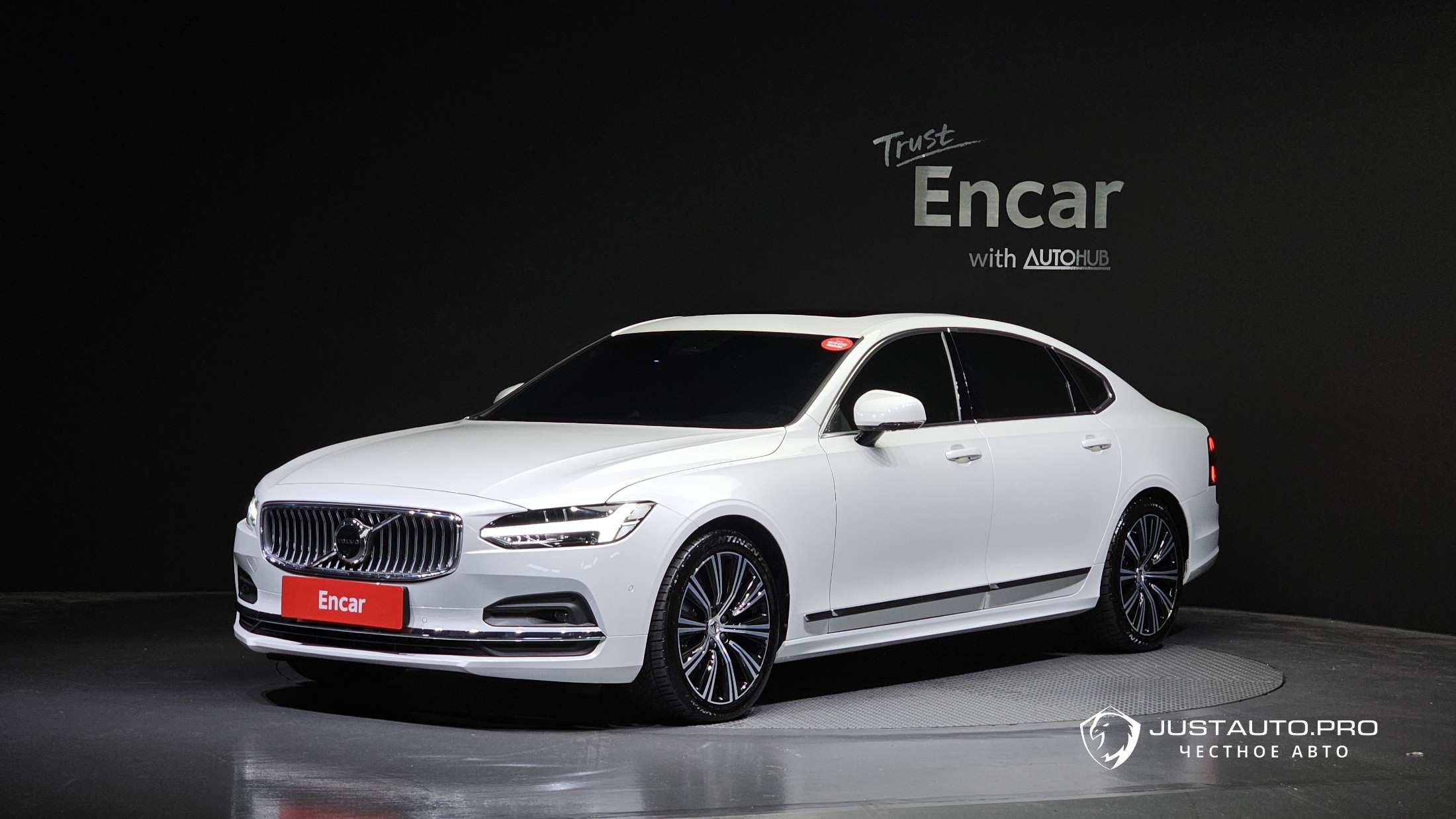 Автомобиль Volvo S90