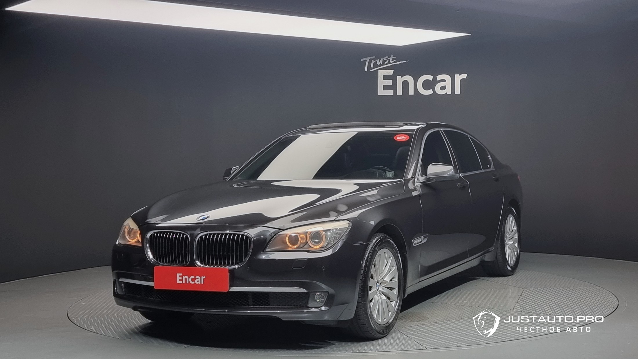 Автомобиль BMW 7-Series