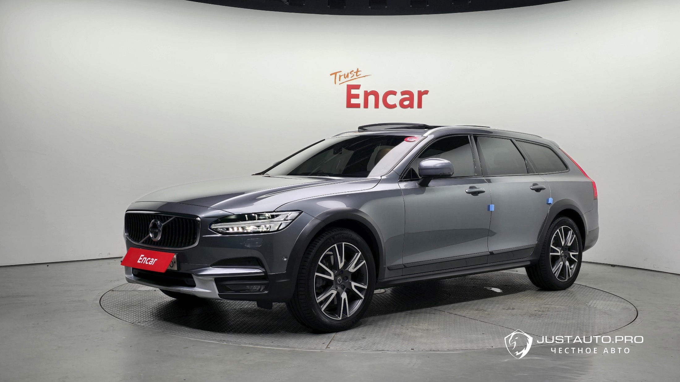 Автомобиль Volvo V90