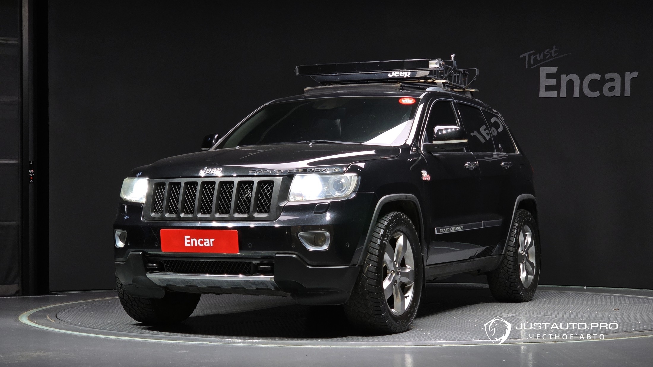 Автомобиль Jeep Cherokee