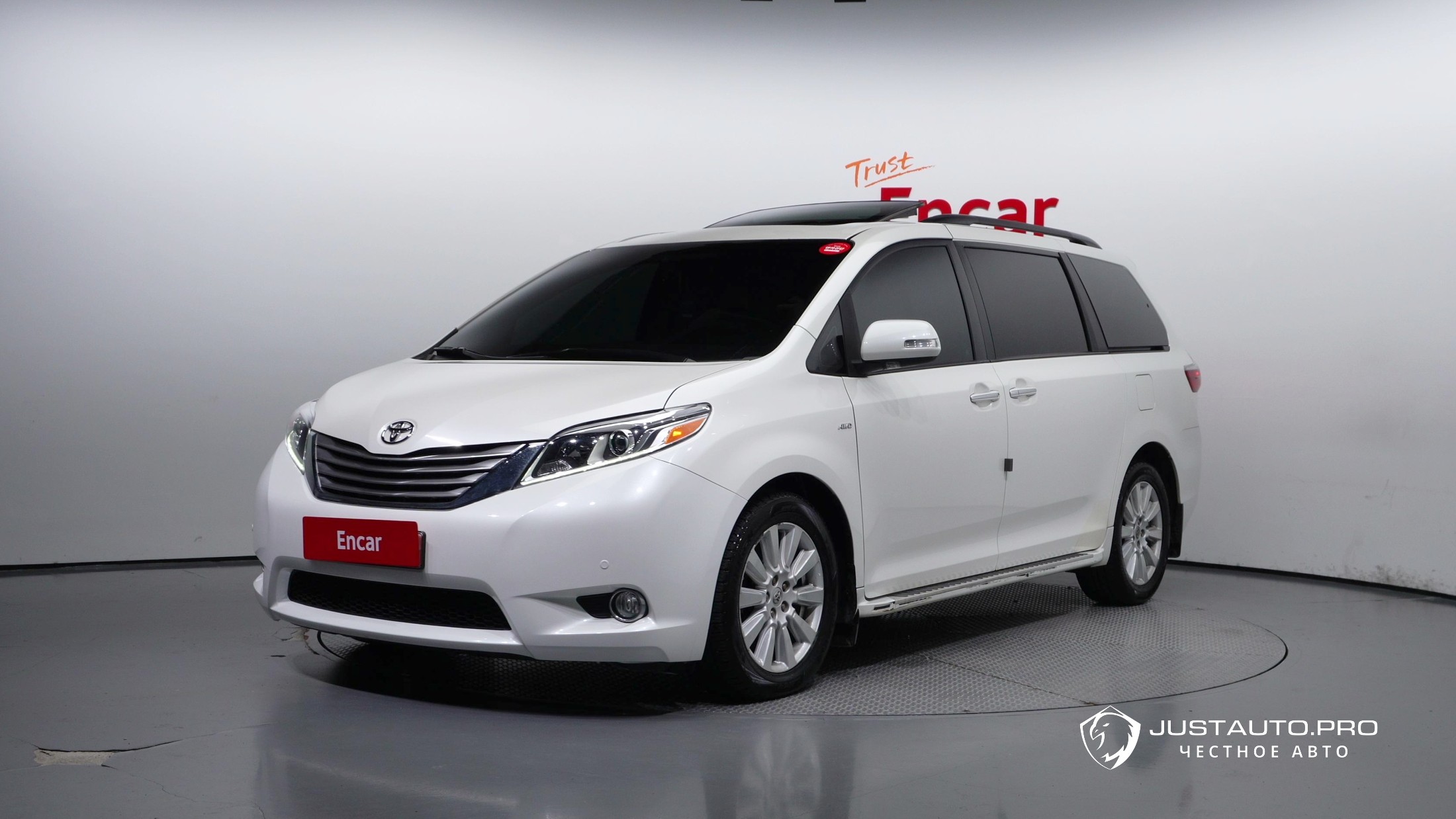 Автомобиль Toyota Sienna