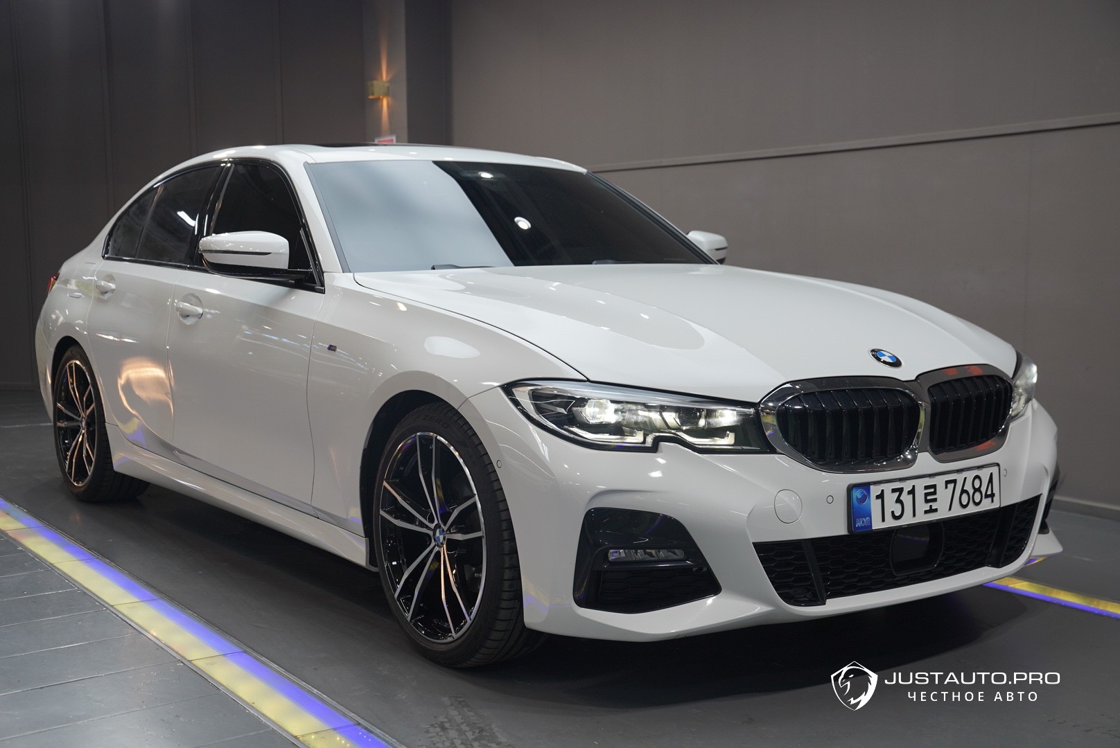 Автомобиль BMW 3-Series
