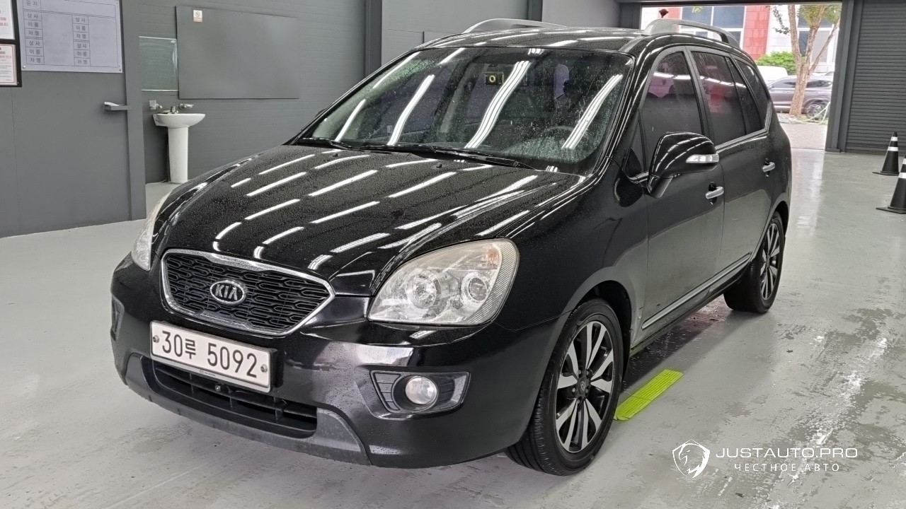 Автомобиль Kia Carens