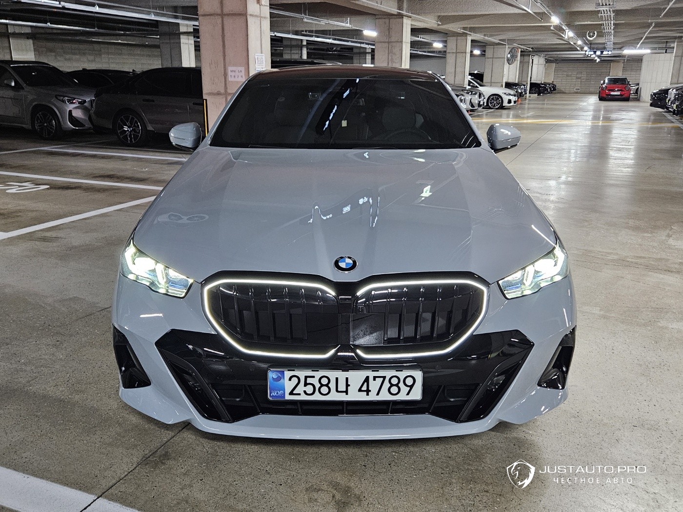 Автомобиль BMW 5-Series