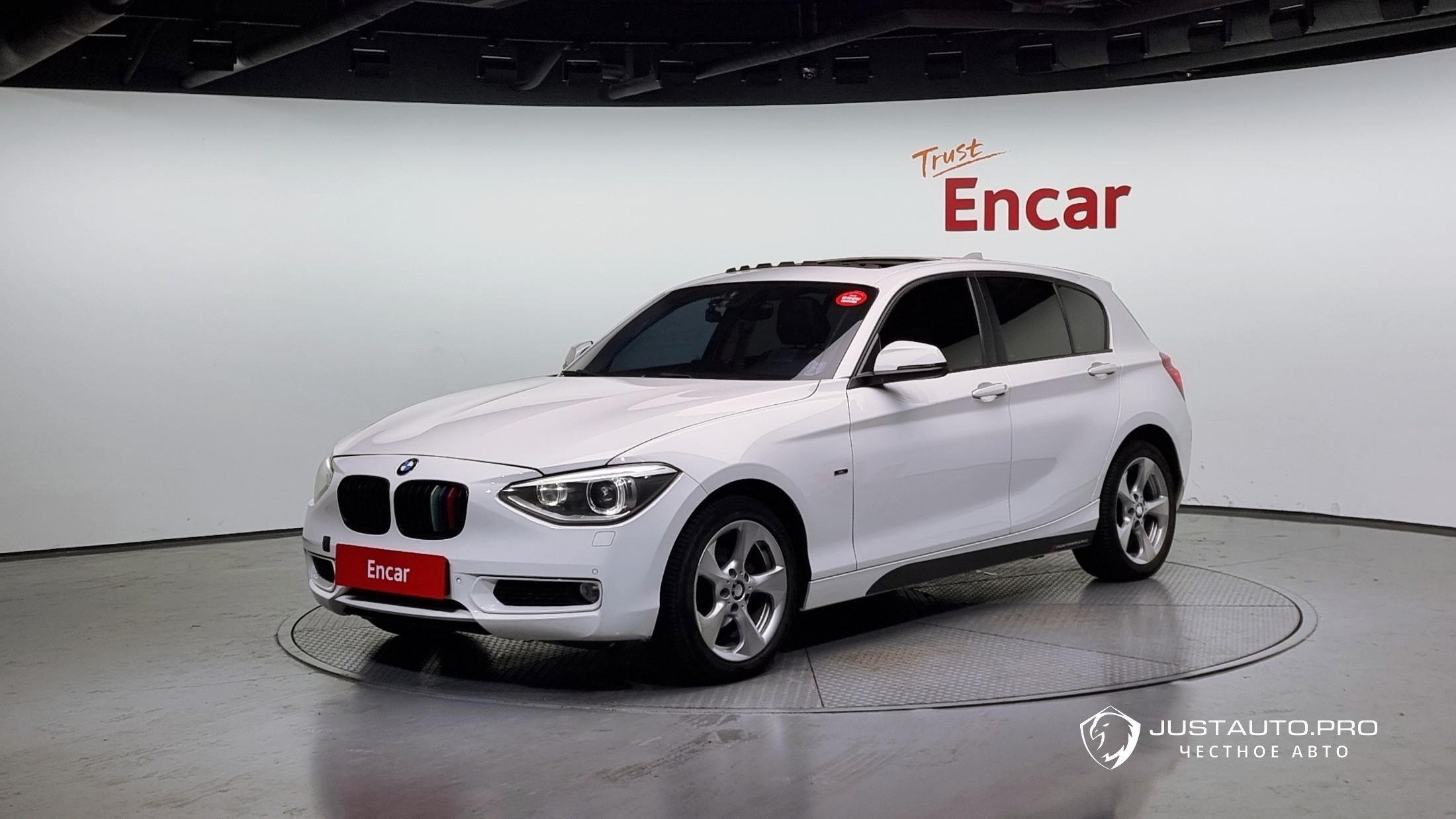 Автомобиль BMW 1-Series