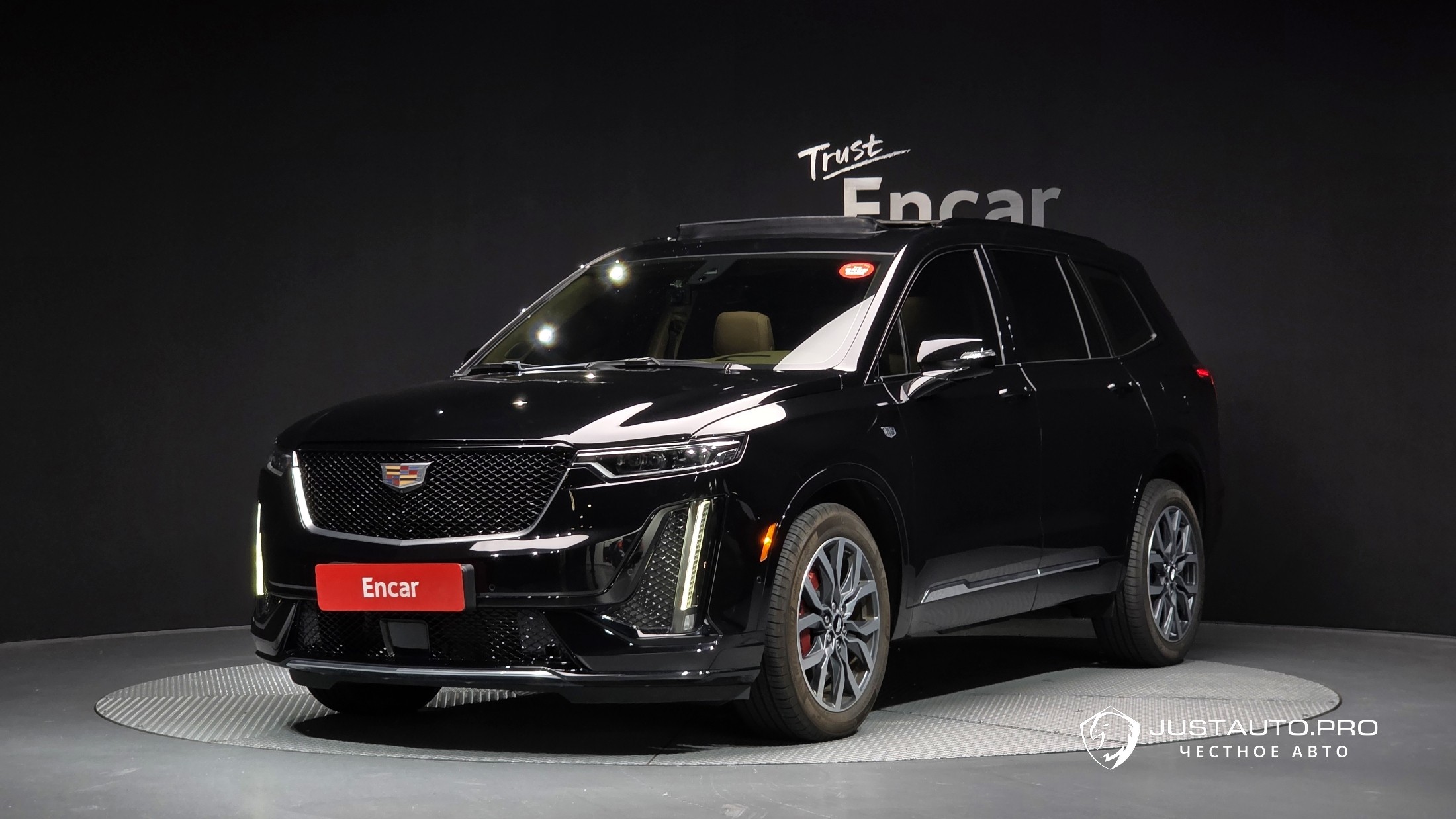 Автомобиль Cadillac XT6