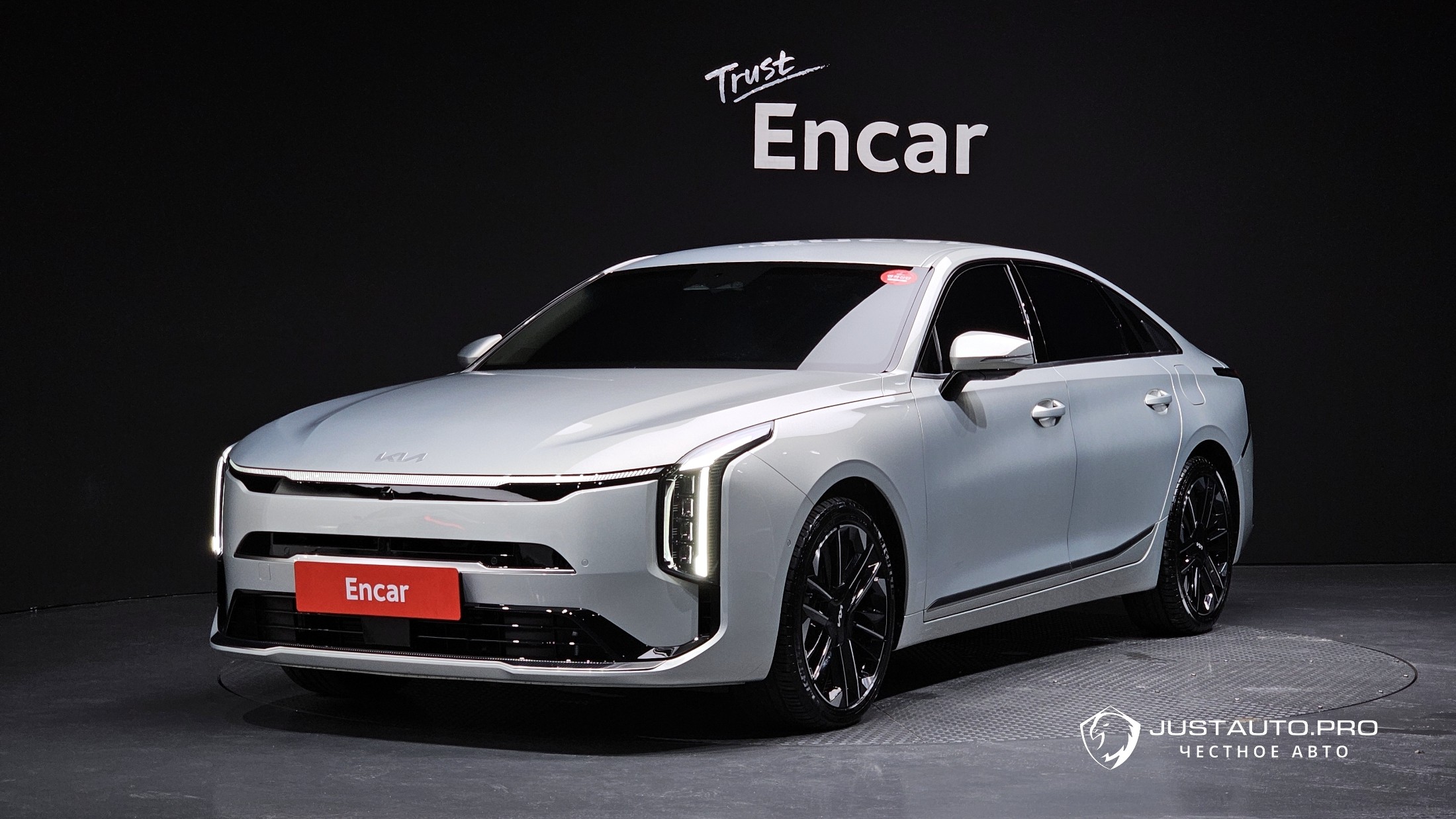 Автомобиль Kia K8