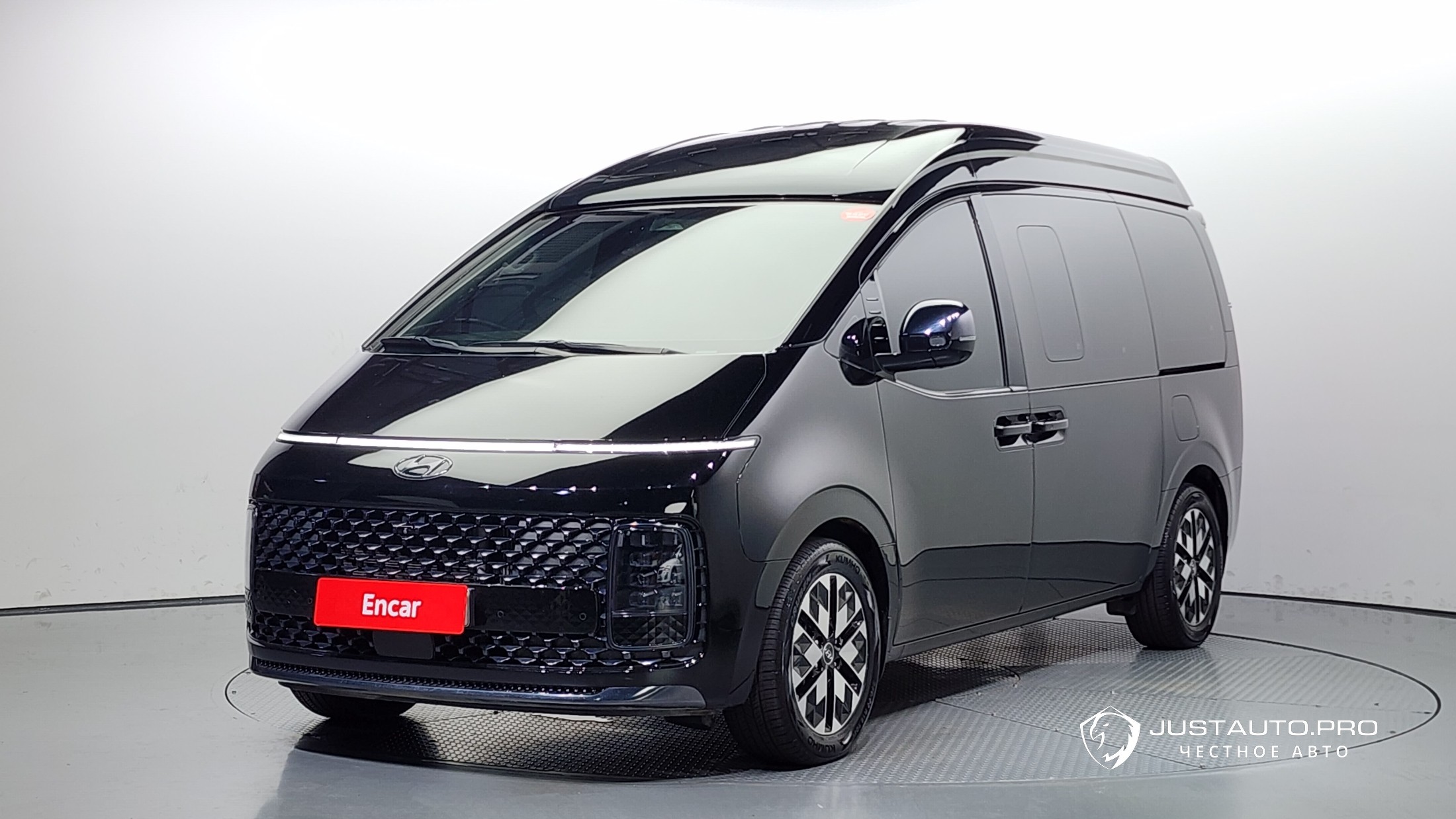 Автомобиль Hyundai Staria