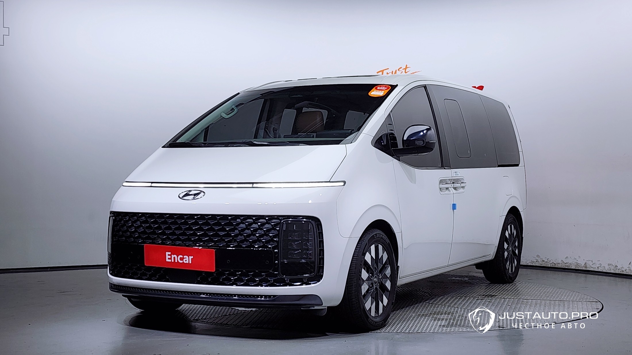 Автомобиль Hyundai Staria