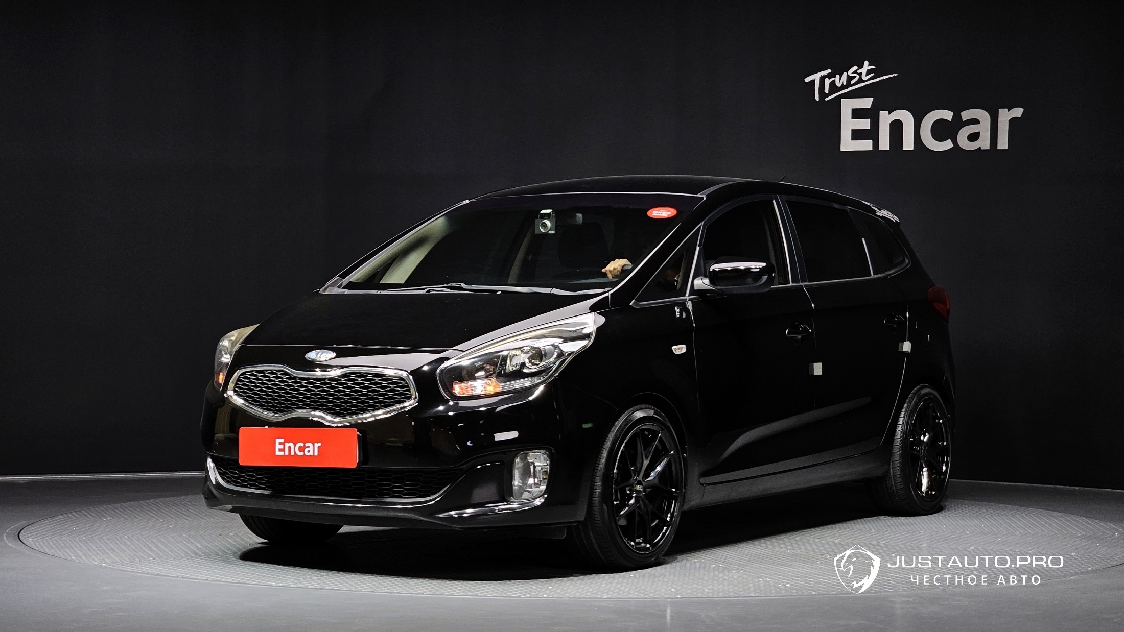 Автомобиль Kia Carens
