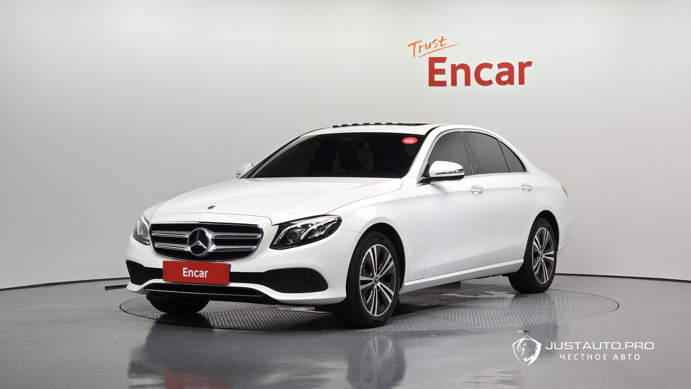 Автомобиль Mercedes-Benz E-Class