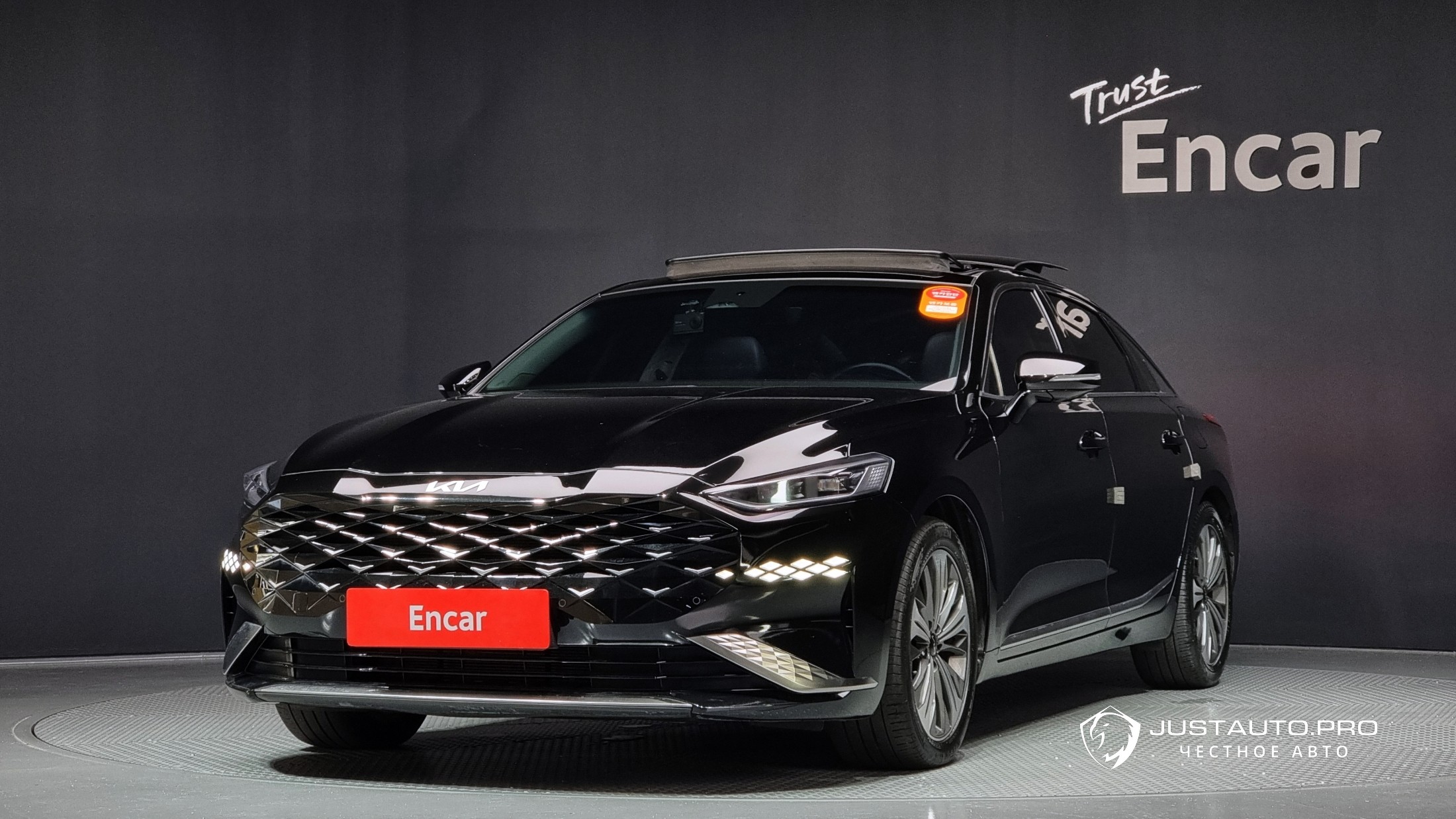 Автомобиль Kia K8
