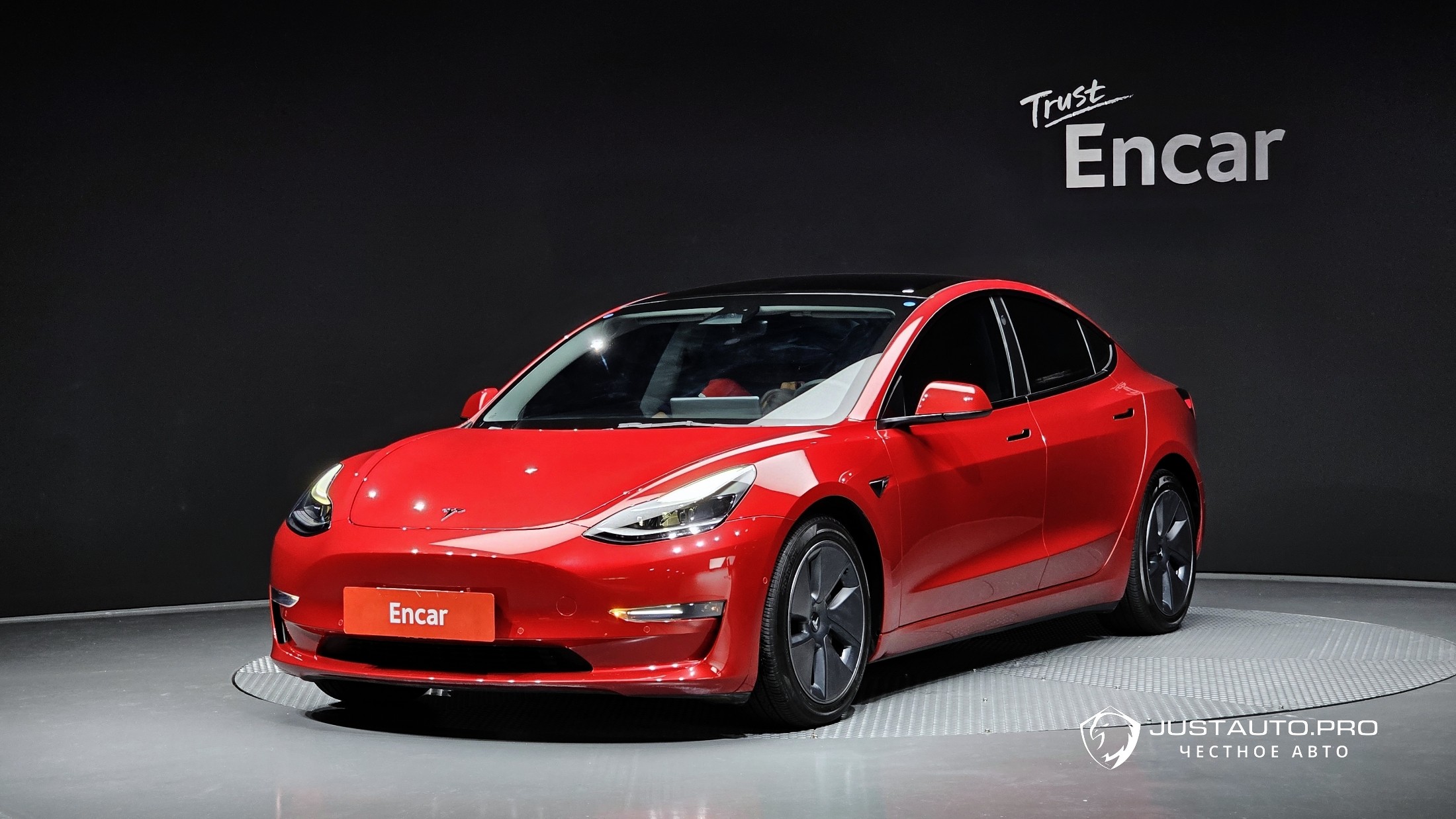 Автомобиль Tesla Model 3