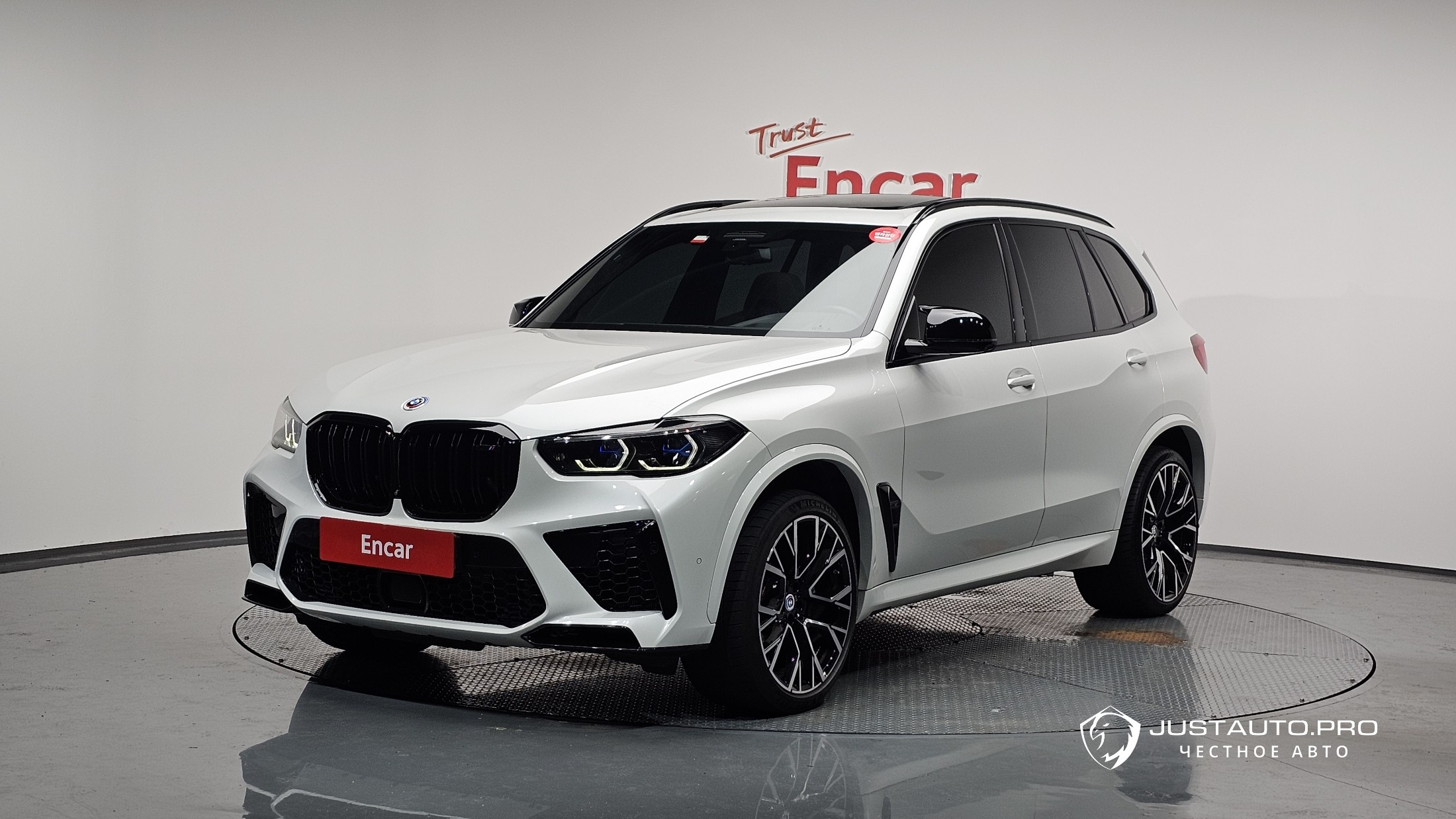 Автомобиль BMW X5M