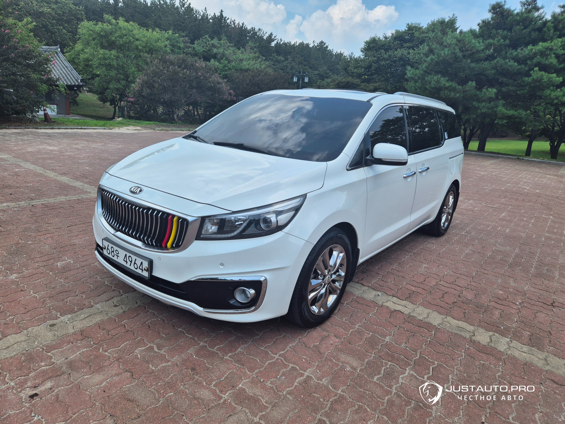 Автомобиль Kia Canival