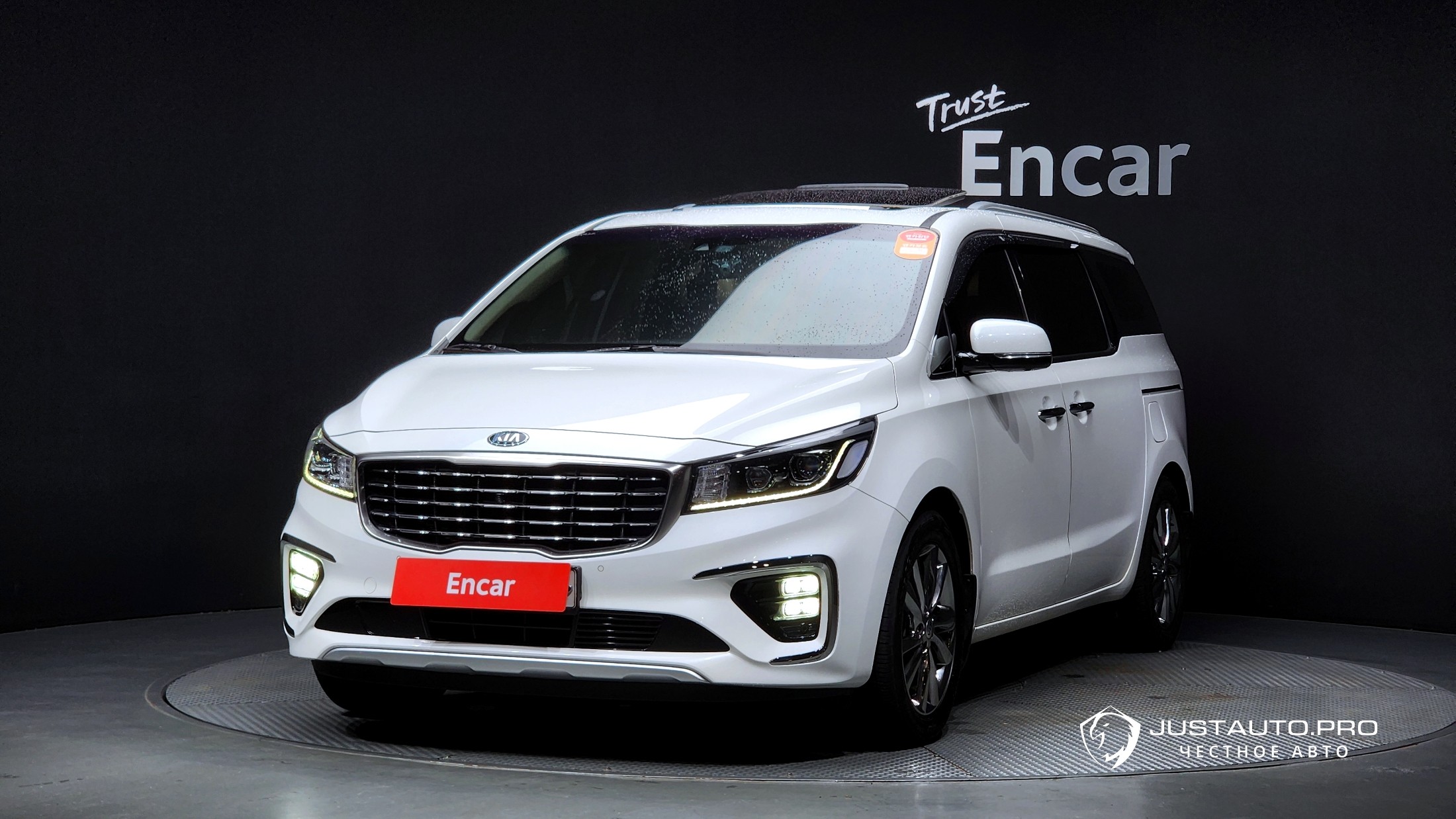 Автомобиль Kia Canival