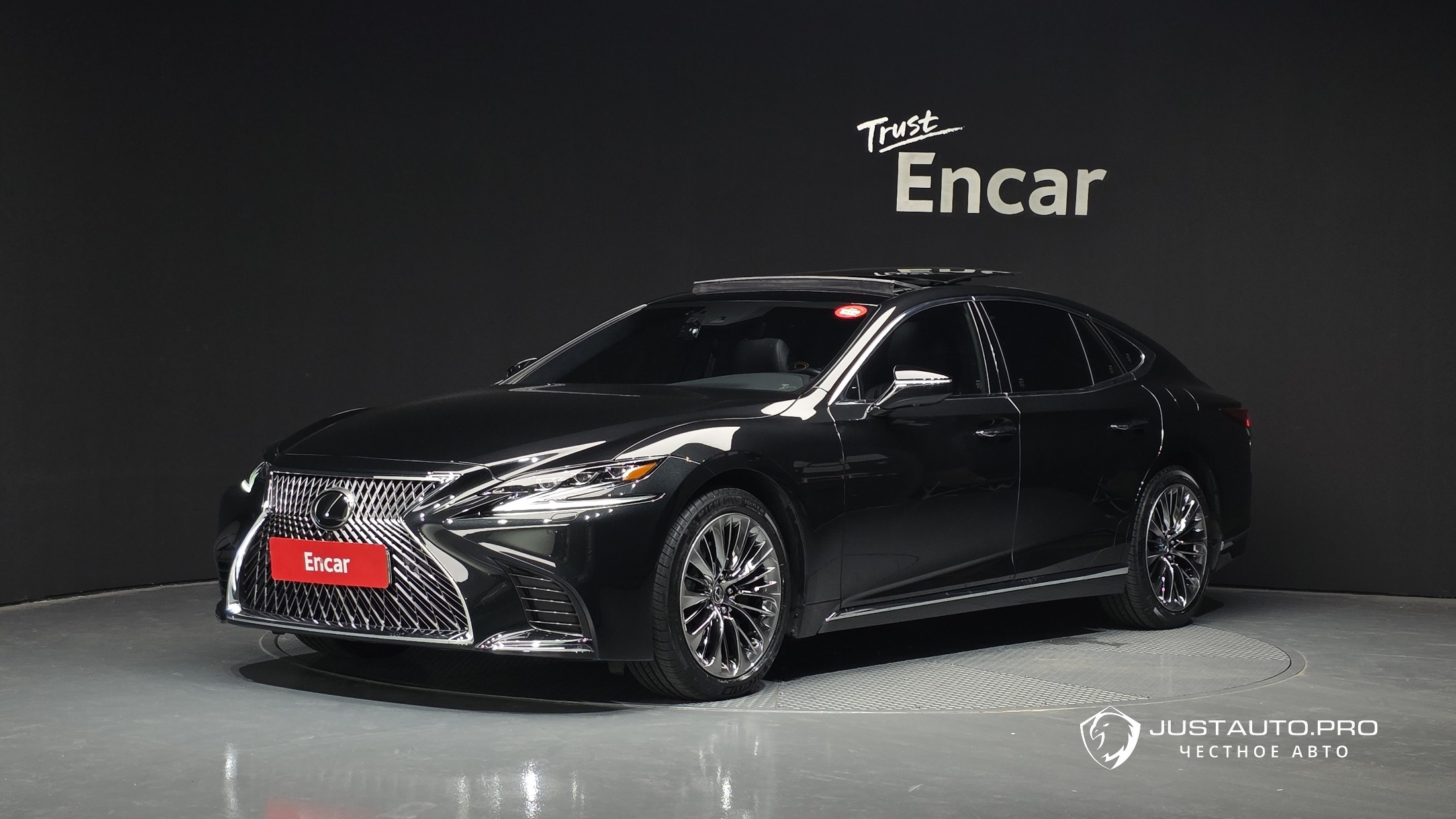 Автомобиль Lexus LS