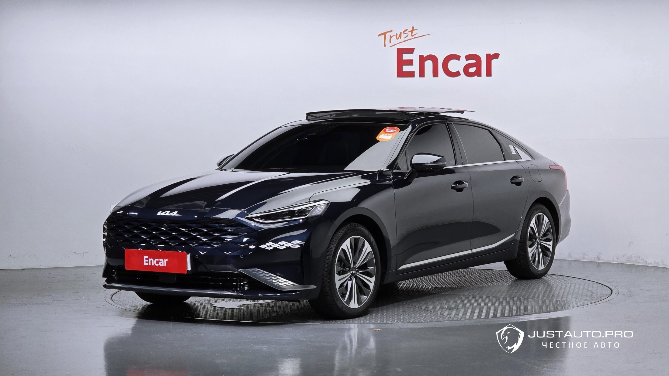 Автомобиль Kia K8