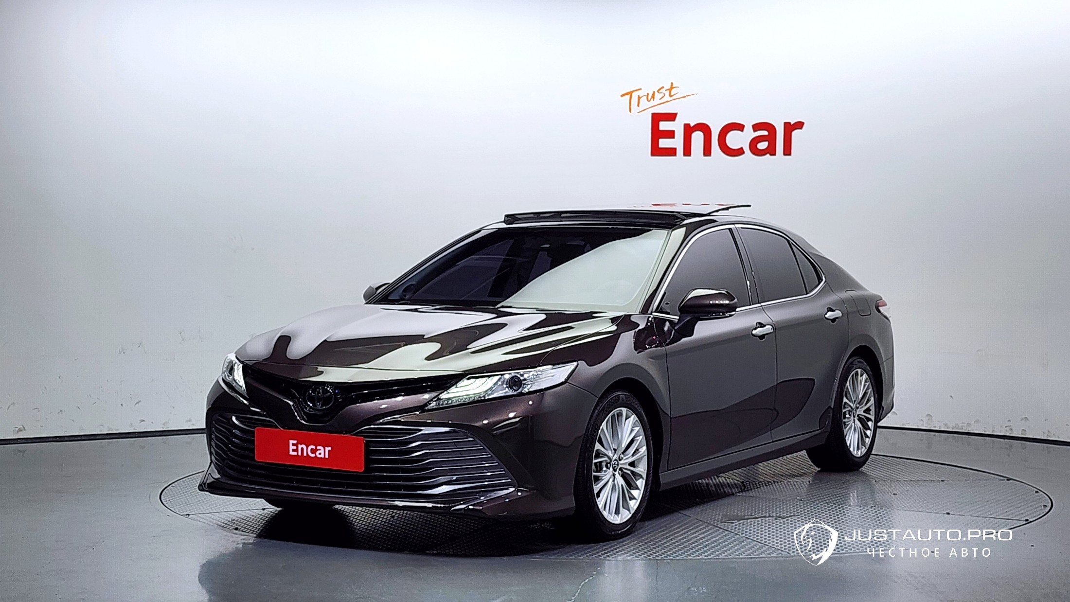 Автомобиль Toyota Camry