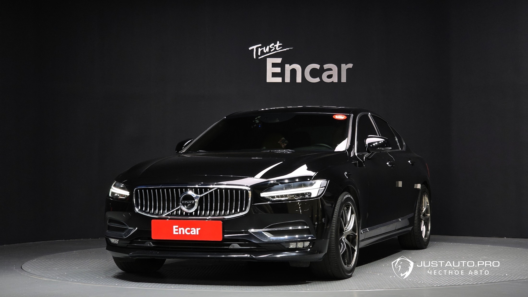 Автомобиль Volvo S90