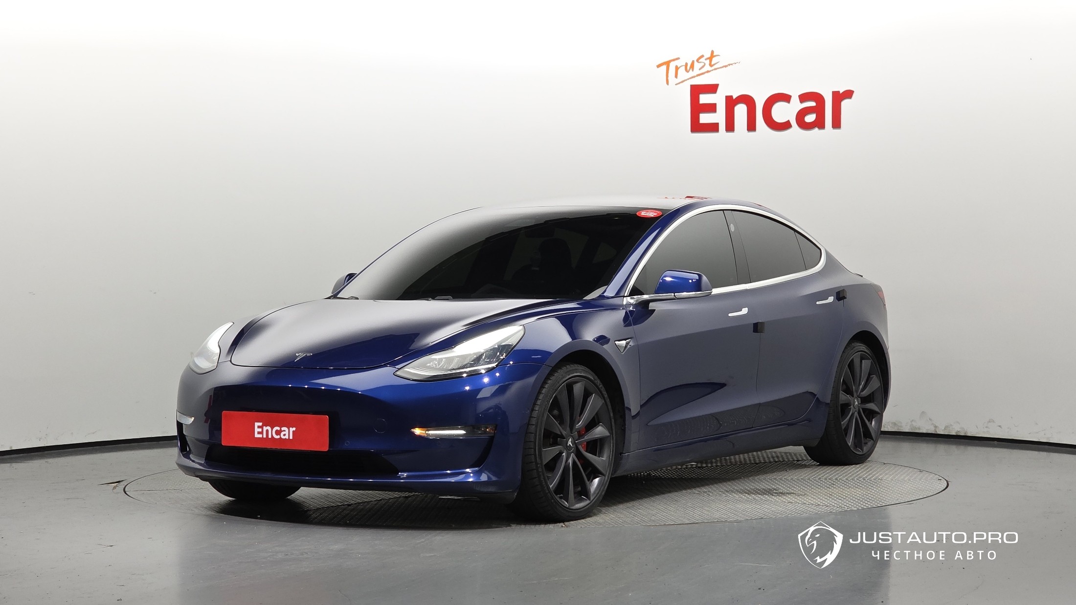 Автомобиль Tesla Model 3